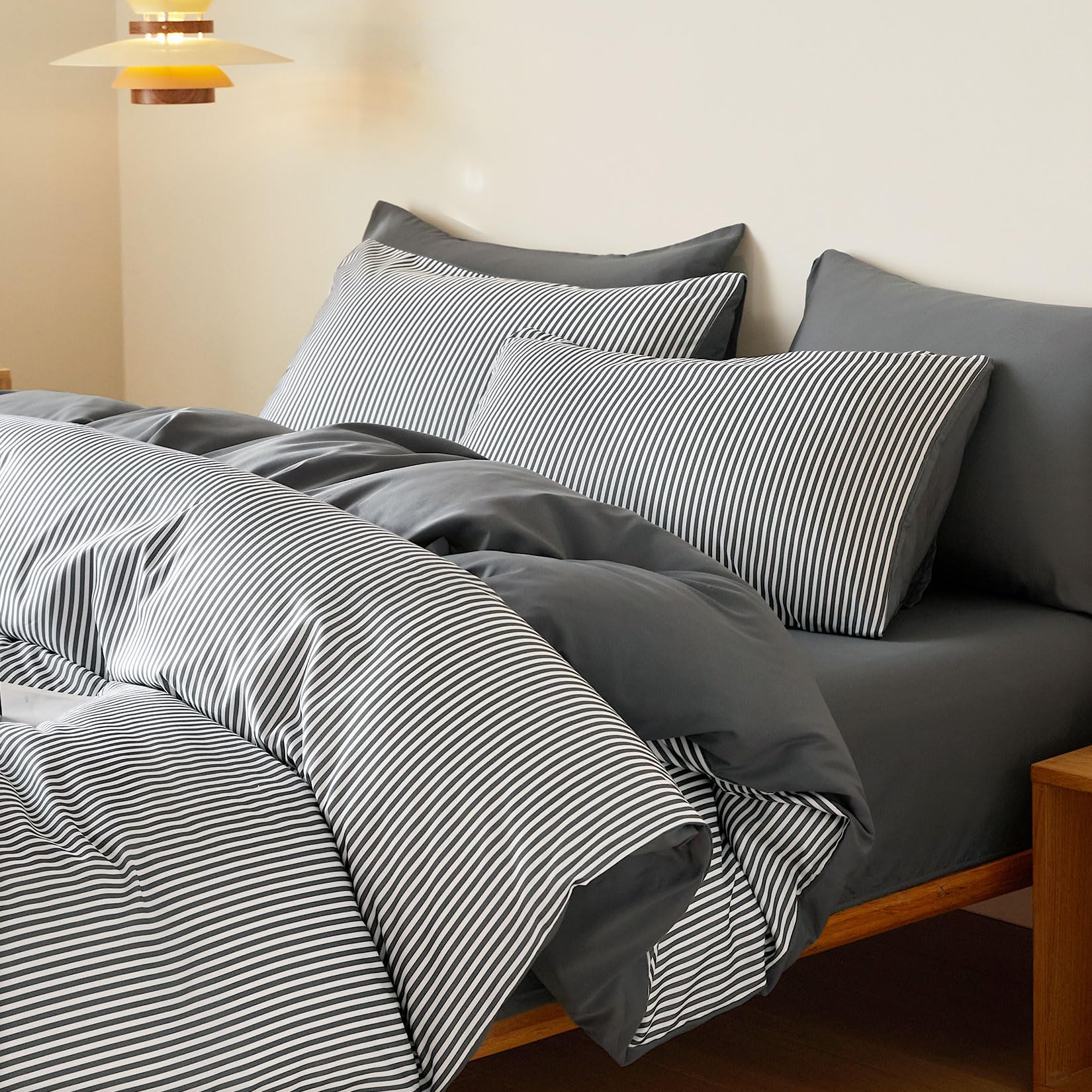 Wake In Cloud - Striped Comforter Set, Ticking Stripe Vertical Pinstripe Neutral Farmhouse Pattern Printed, Soft Lightweight Bedding, 3 Pieces, Blue White, Twin/Twin XL Size