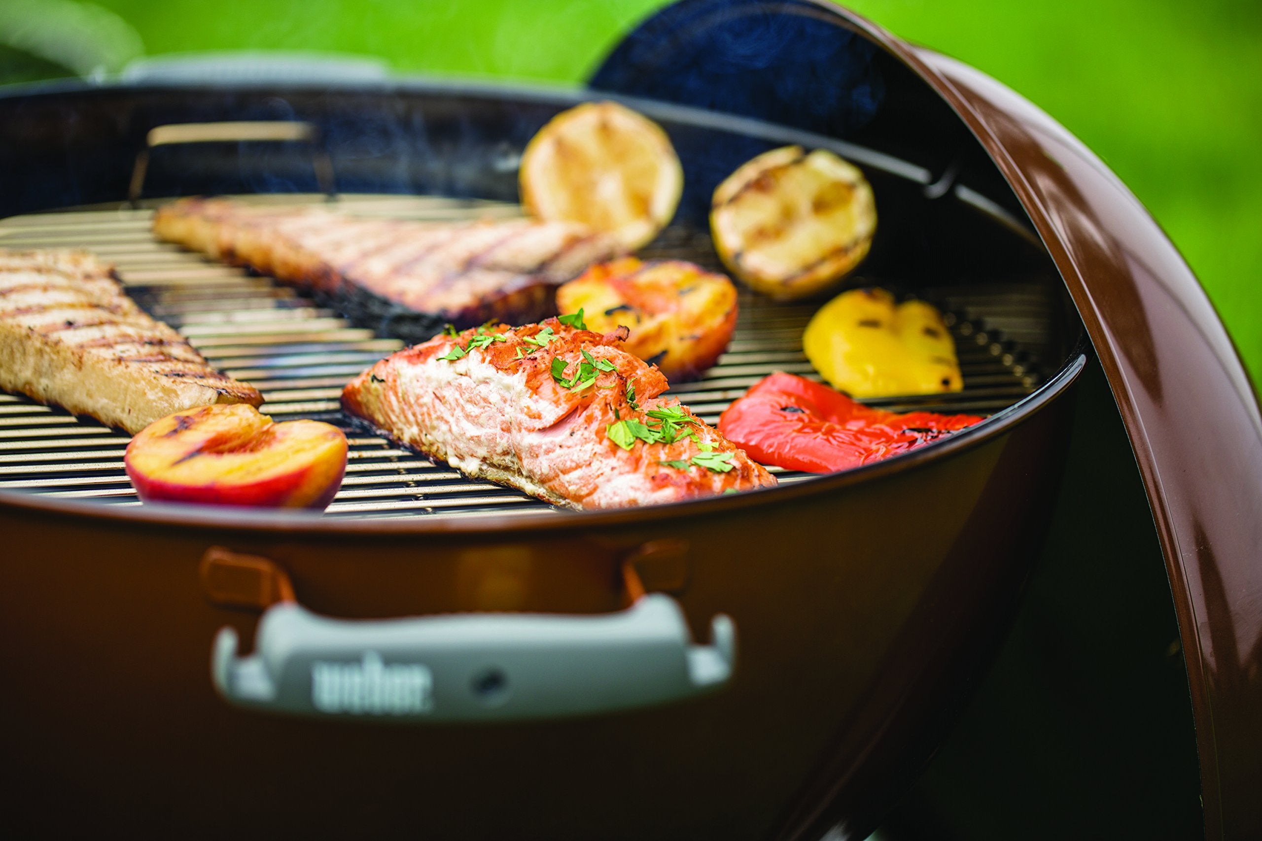 Weber Original Kettle Premium Charcoal Grill, 22-Inch, Black – Outdoor BBQ Grill with Built‑In Thermometer, Heat Control Dampers & One‑Touch™ Cleaning System