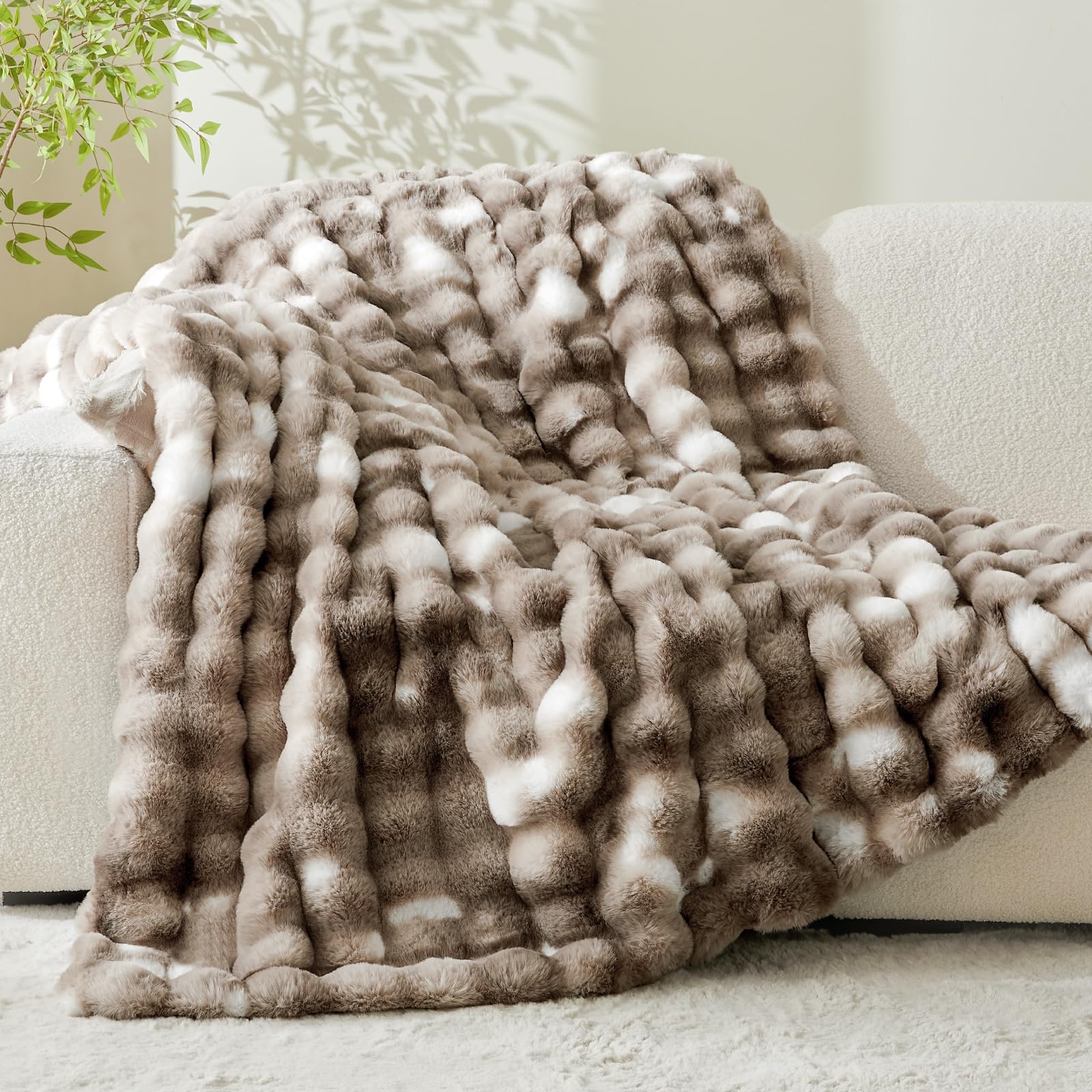 BEDELITE Faux Fur Throw Blanket, Soft Cozy Plush Dark Grey Bubble Blanket for Couch Sofa Bedroom Living Room Decor - 870GSM Thick Warm Fuzzy Fluffy Faux Rabbit Fur Blanket, 50x60 Inches