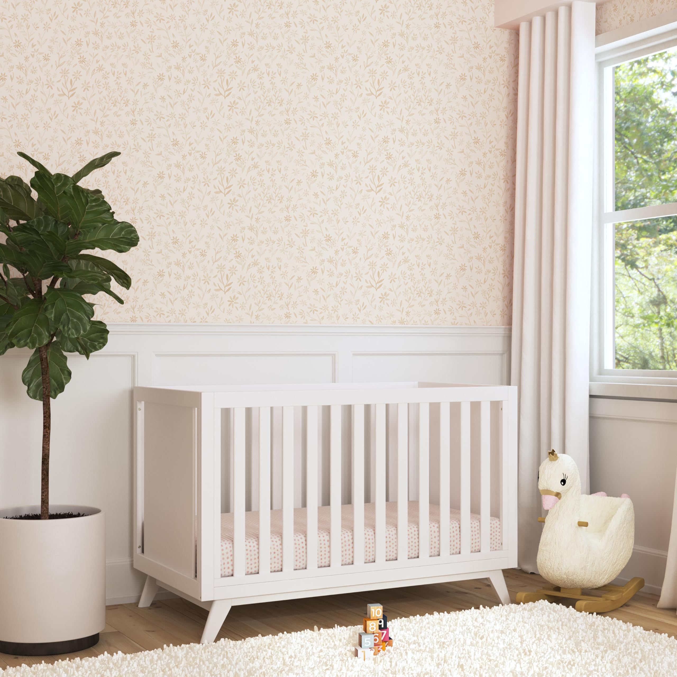 Davinci Otto 3-in-1 Convertible Crib in Walnut, Greenguard Gold Certified