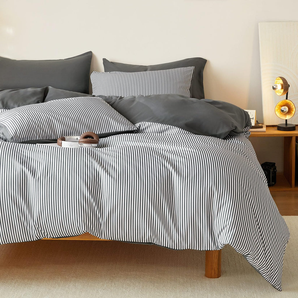 Wake In Cloud - Striped Comforter Set, Ticking Stripe Vertical Pinstripe Neutral Farmhouse Pattern Printed, Soft Lightweight Bedding, 3 Pieces, Blue White, Twin/Twin XL Size