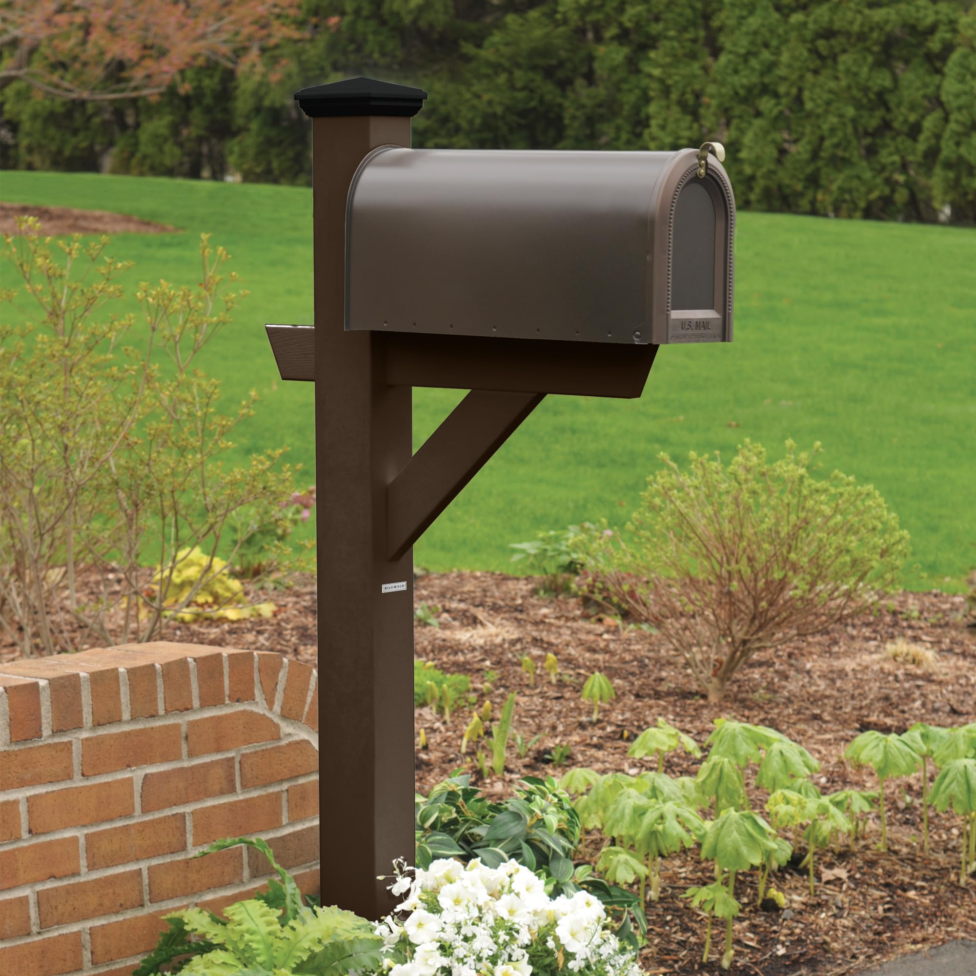 Highwood AD-MLBX1-BKE Hazelton Mailbox Post, Black