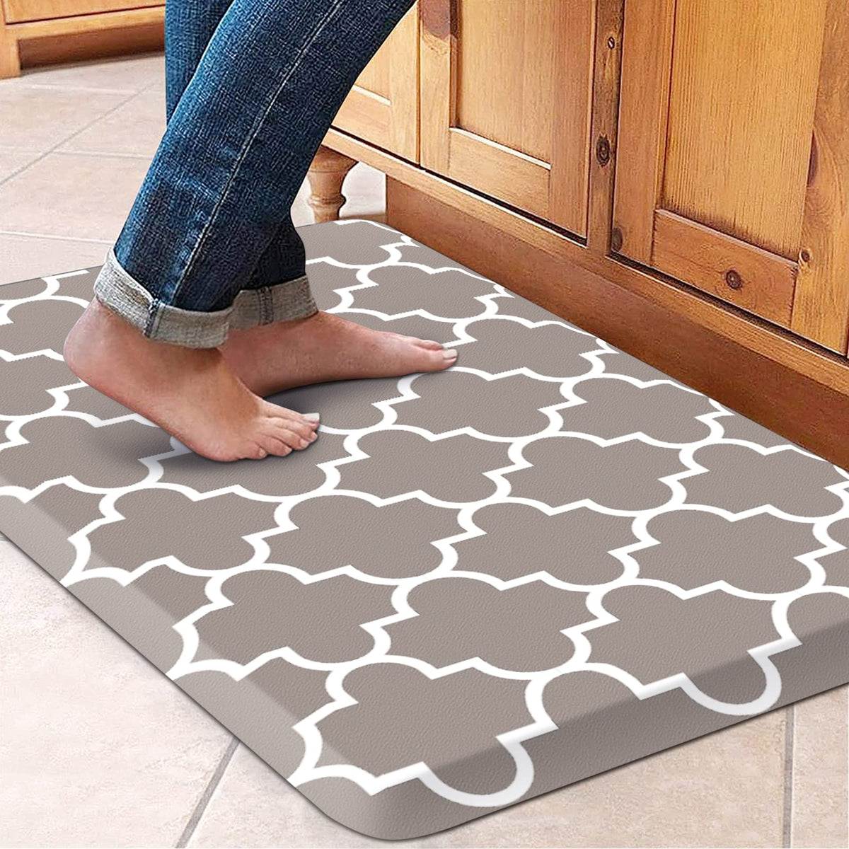 WISELIFE Anti-Fatigue Cushioned Kitchen Mat / Rug ,17.3"x 28",Non Slip Heavy Duty PVC Ergonomic Waterproof Comfort Rugs for Floor Home, Office, Sink, Laundry,Black