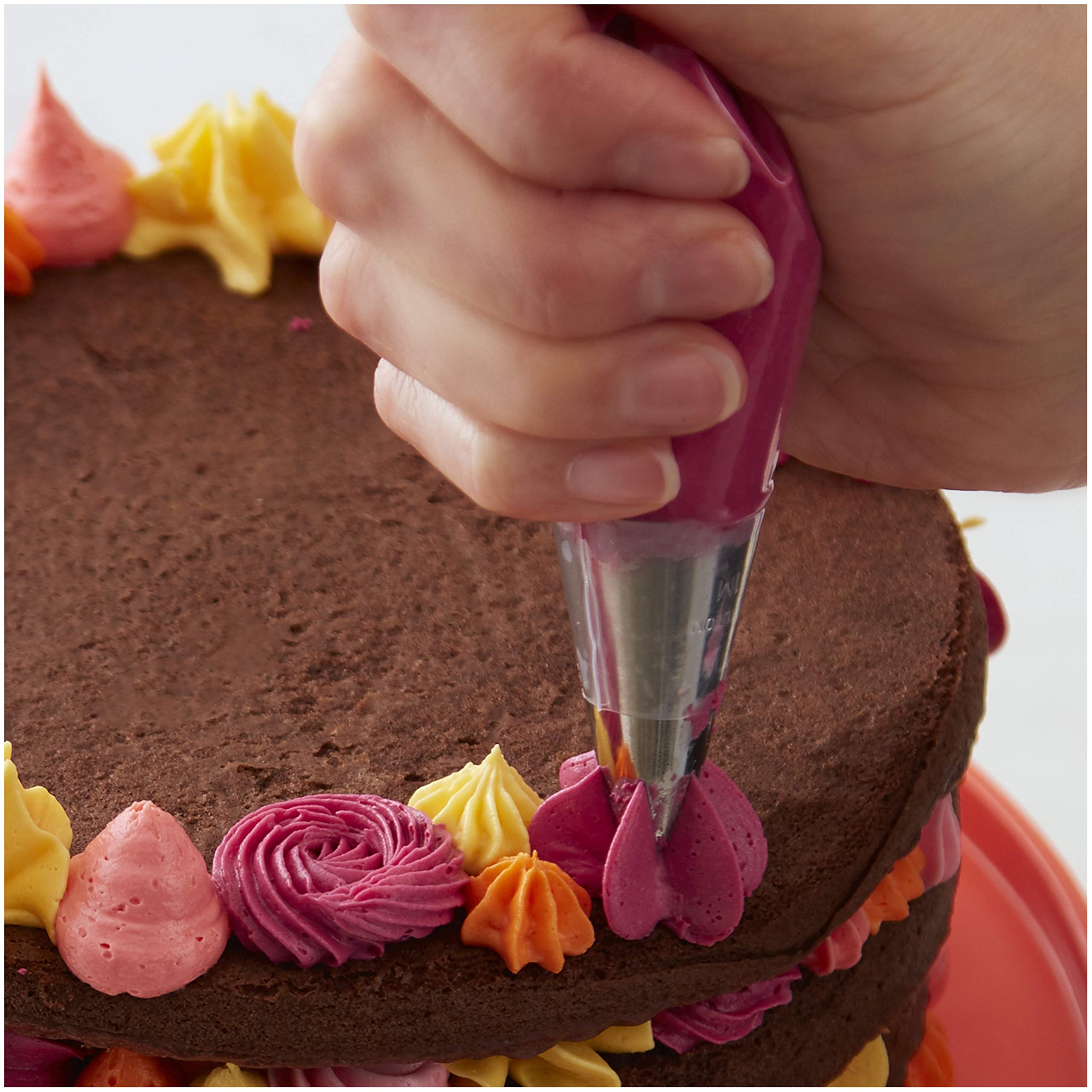 Wilton Disposable Decorating Bags - Piping, Icing & Cake Decorating - Perfect for Baking Creations - Baking Accessories - Packaging May Vary - 12-Inch, 100 Count