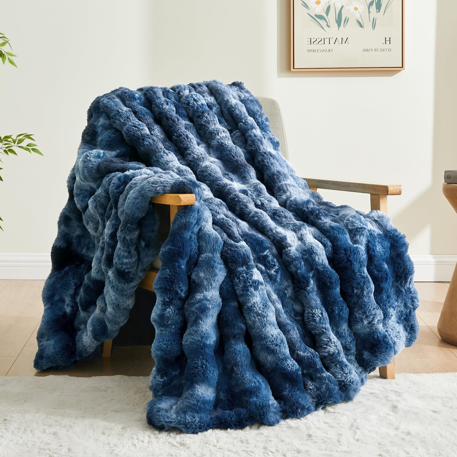 BEDELITE Faux Fur Throw Blanket, Soft Cozy Plush Dark Grey Bubble Blanket for Couch Sofa Bedroom Living Room Decor - 870GSM Thick Warm Fuzzy Fluffy Faux Rabbit Fur Blanket, 50x60 Inches