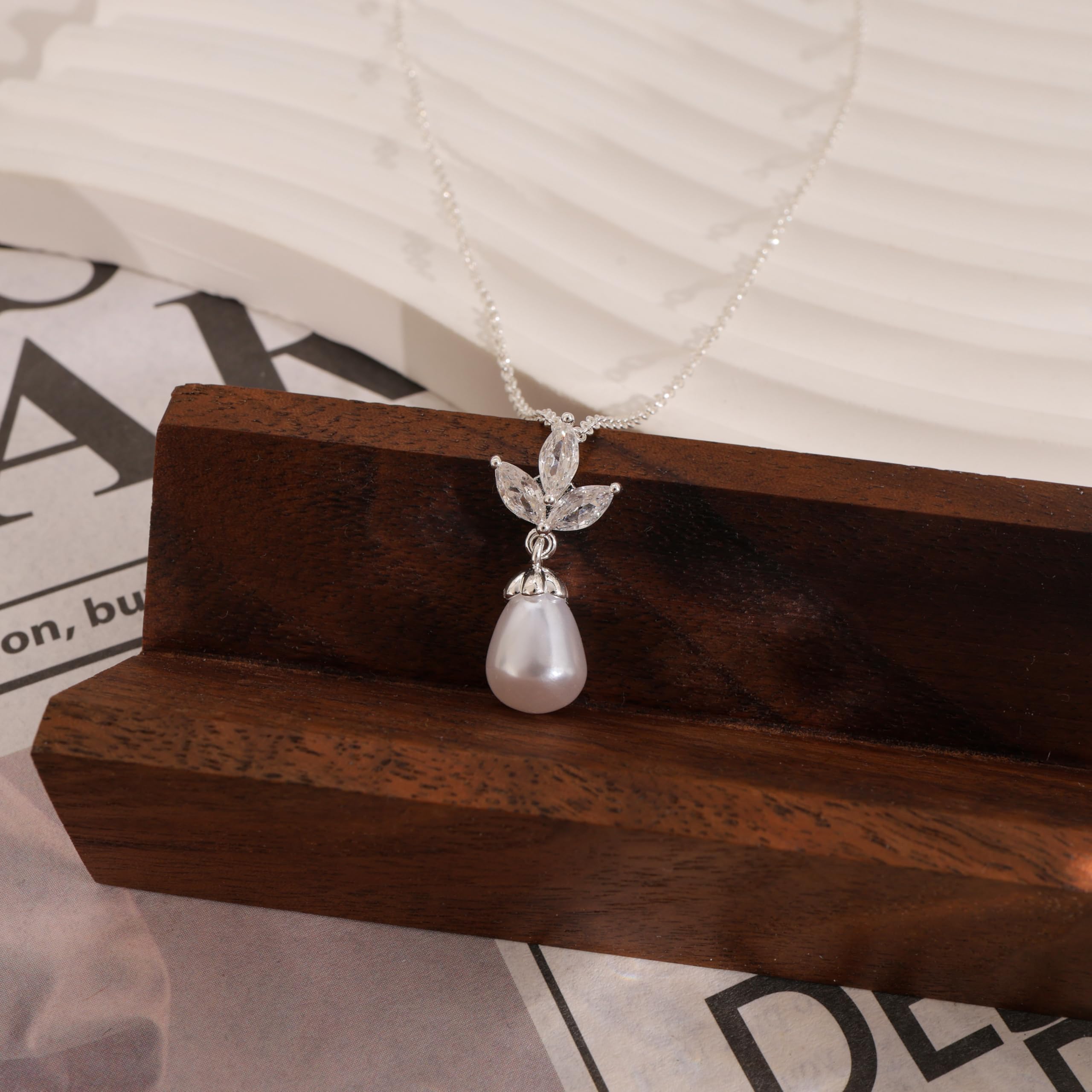 Pearl Necklace for Women Trendy,14k Gold Plated Necklace Dainty Wedding Necklace Small Cute Choker Necklace Gold Prom Drop Necklace Vintage Waterproof Jewelry for Women Prom Jewelry Fashion Gifts