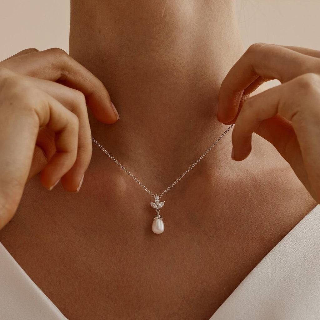 Pearl Necklace for Women Trendy,14k Gold Plated Necklace Dainty Wedding Necklace Small Cute Choker Necklace Gold Prom Drop Necklace Vintage Waterproof Jewelry for Women Prom Jewelry Fashion Gifts