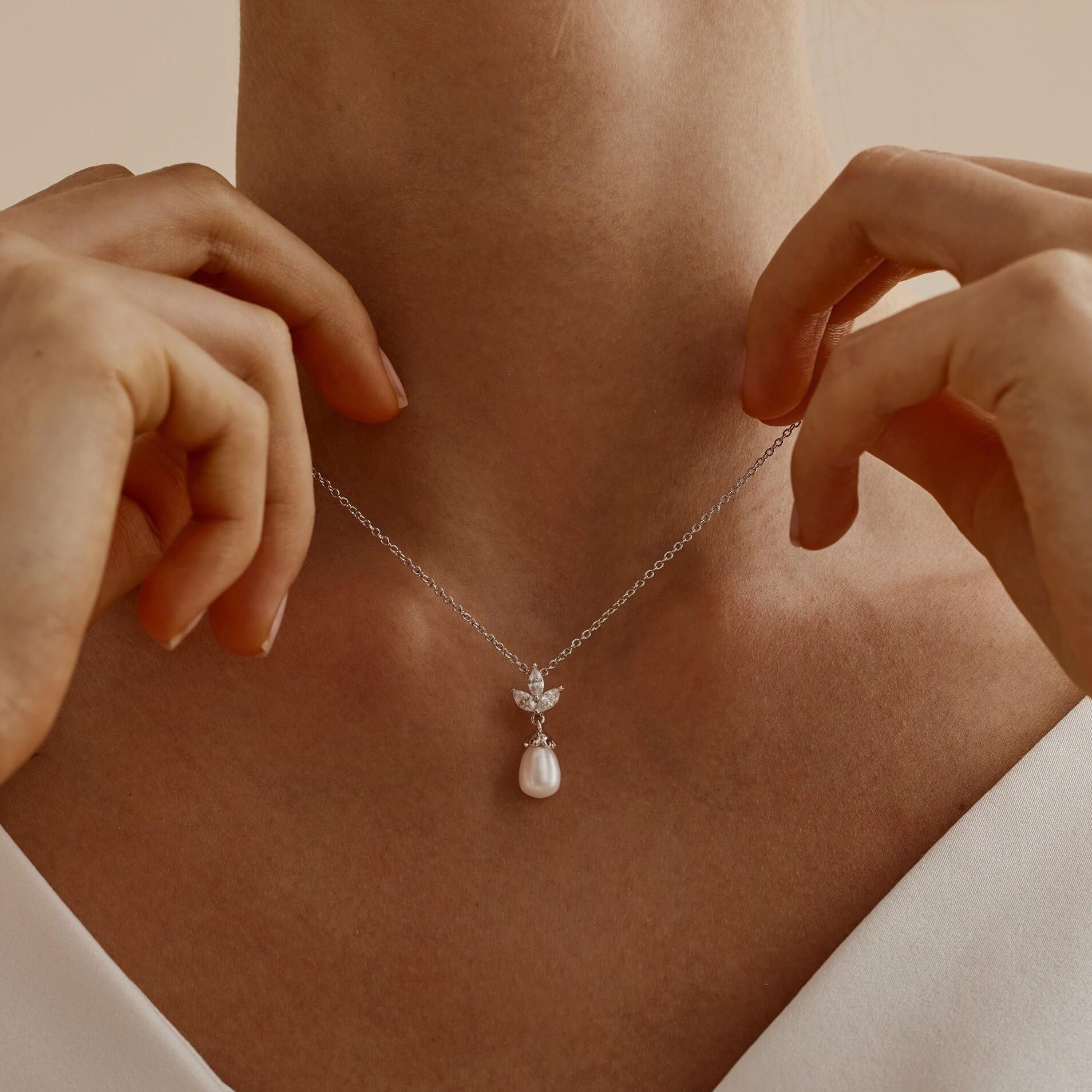 Pearl Necklace for Women Trendy,14k Gold Plated Necklace Dainty Wedding Necklace Small Cute Choker Necklace Gold Prom Drop Necklace Vintage Waterproof Jewelry for Women Prom Jewelry Fashion Gifts