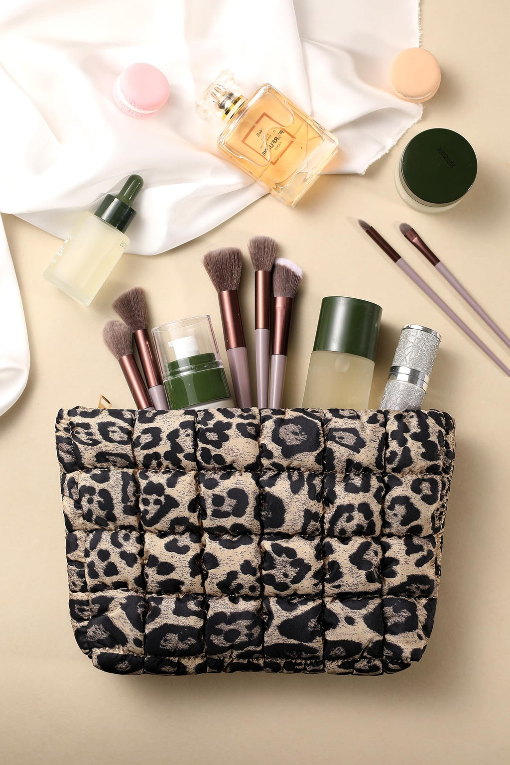 Puffy Quilted Makeup Bag for Women, Cosmetic Bag, Travel Toiletry Organizer Pouch Clutch (Black Flowers)