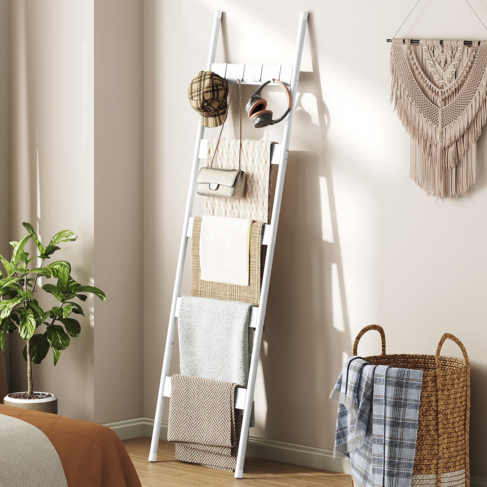 HOOBRO Blanket Ladder, 5-Tier Towel Rack with Hooks, Wall-Leaning Blanket Rack, Decorative Display Ladder Shelf, Scarves, Industrial, Living Room, Bedroom, Black BB52CJ01