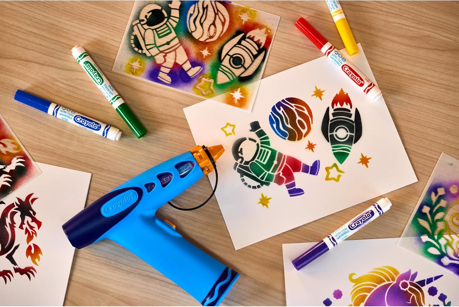 Crayola Marker Airbrush Spray Art Kit, Battery-Powered Sprayer with 8 Washable Markers & 5 Stencils, DIY Craft Set, Ages 6+