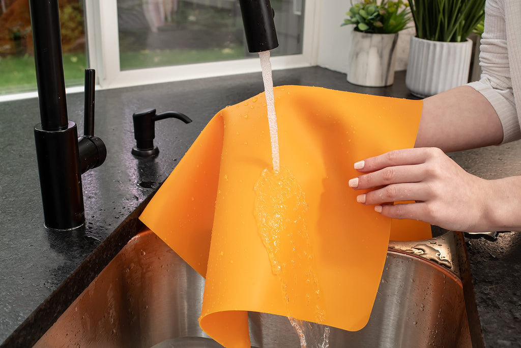 GASARE, Set of 2, Extra Large, Thick, Silicone Mats for Kitchen Counter, Heat Resistant Mats, Countertop Protector, Non-Slip, Easy to Clean, 25 x 17 Inches x 1.4mm, Black