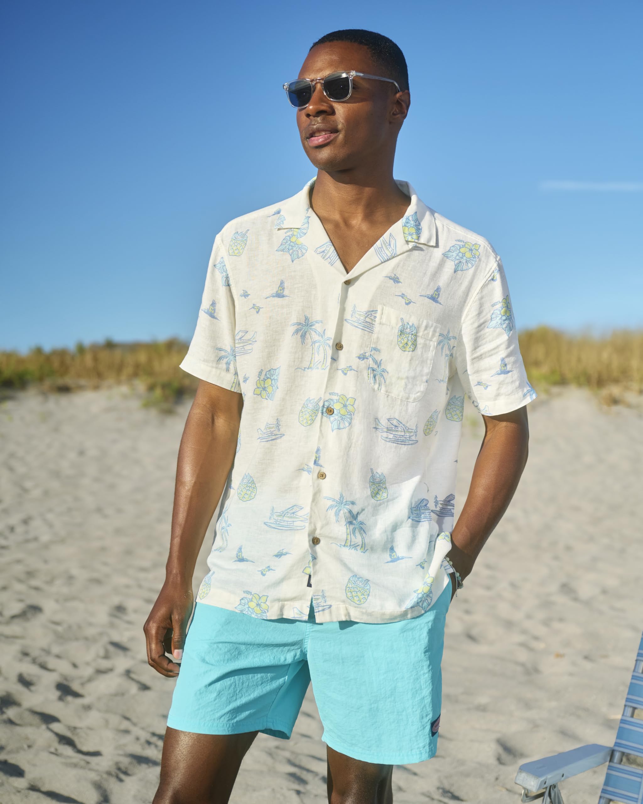 Vineyard Vines Men's Tropical Airways Seabreeze Linen Rayon Short Sleeve Cabana Shirt