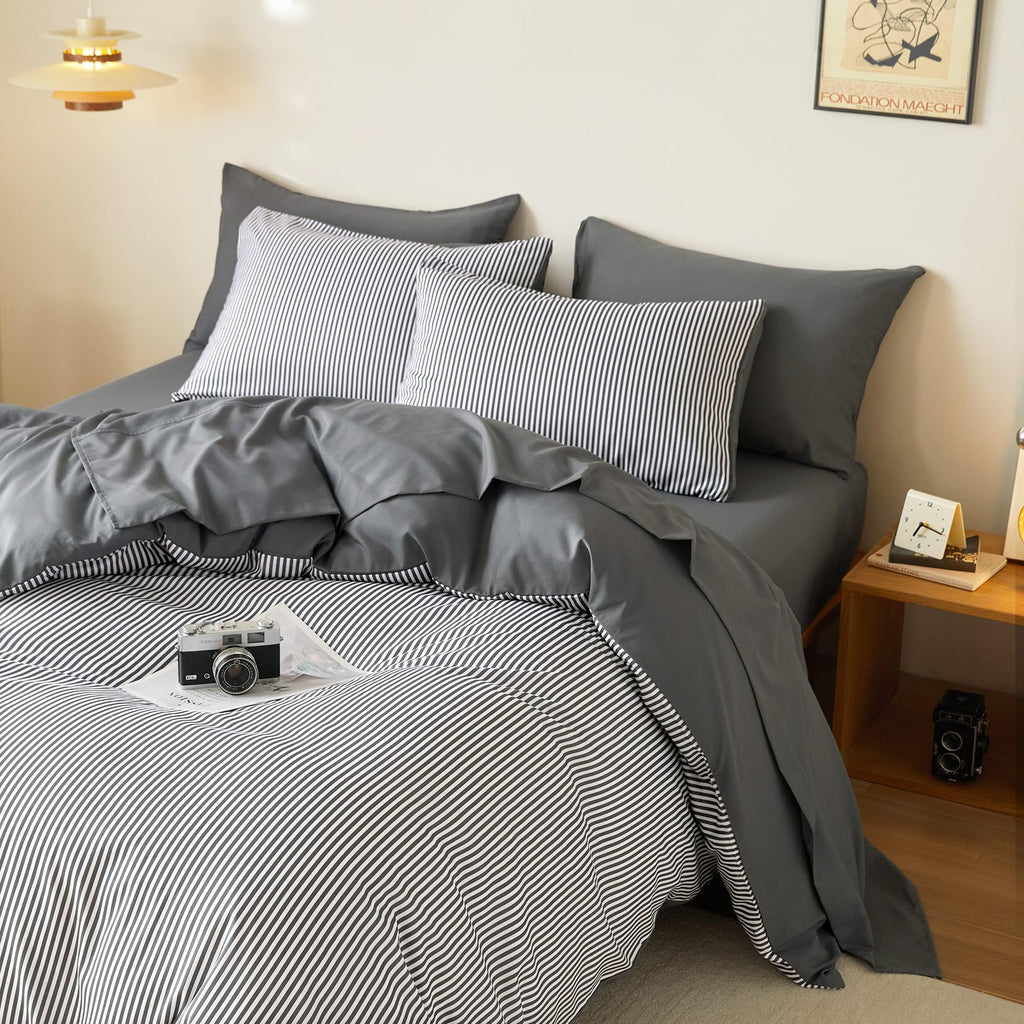 Wake In Cloud - Striped Comforter Set, Ticking Stripe Vertical Pinstripe Neutral Farmhouse Pattern Printed, Soft Lightweight Bedding, 3 Pieces, Blue White, Twin/Twin XL Size