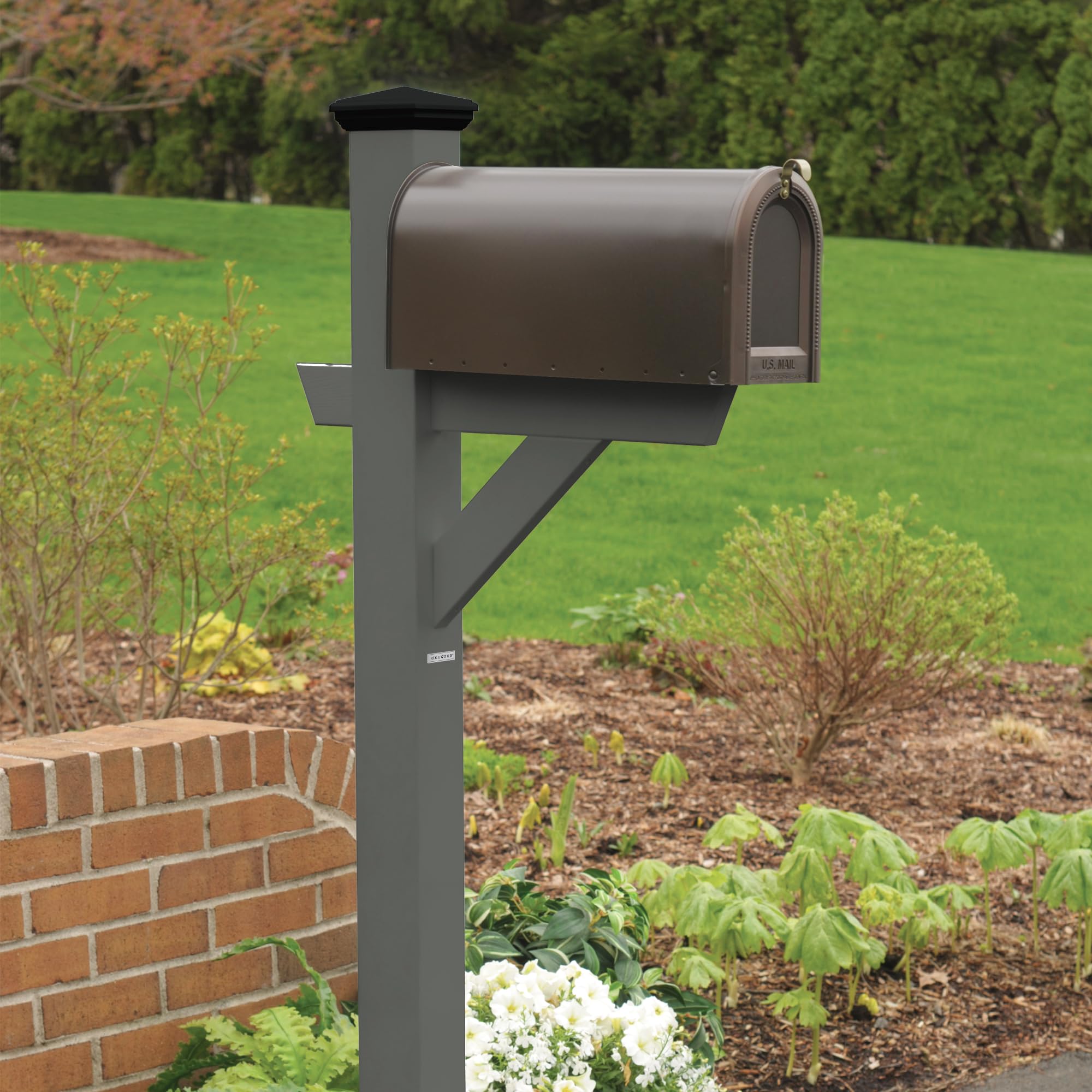 Highwood AD-MLBX1-BKE Hazelton Mailbox Post, Black
