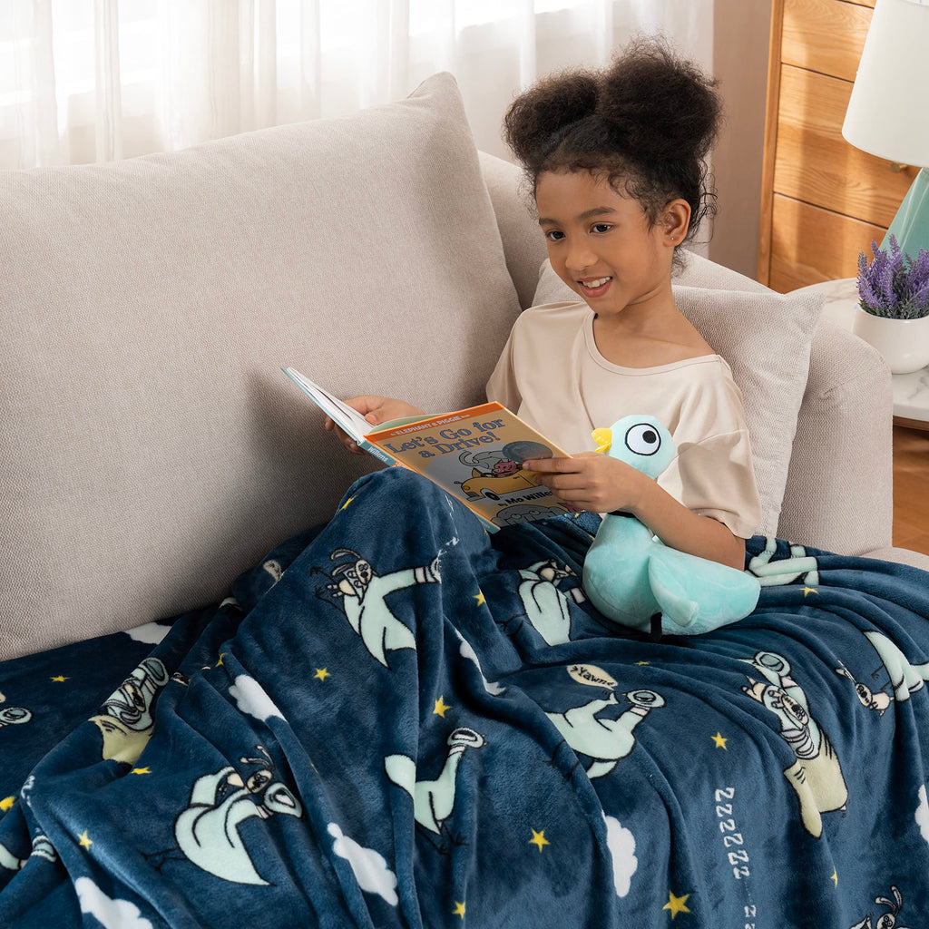 Berkshire Blanket VelvetLoft® Luxury Soft Polyester Throw Blanket, Don’t Let The Pigeon Drive The Bus, 50 x 70in(Official Mo Willems® Product)