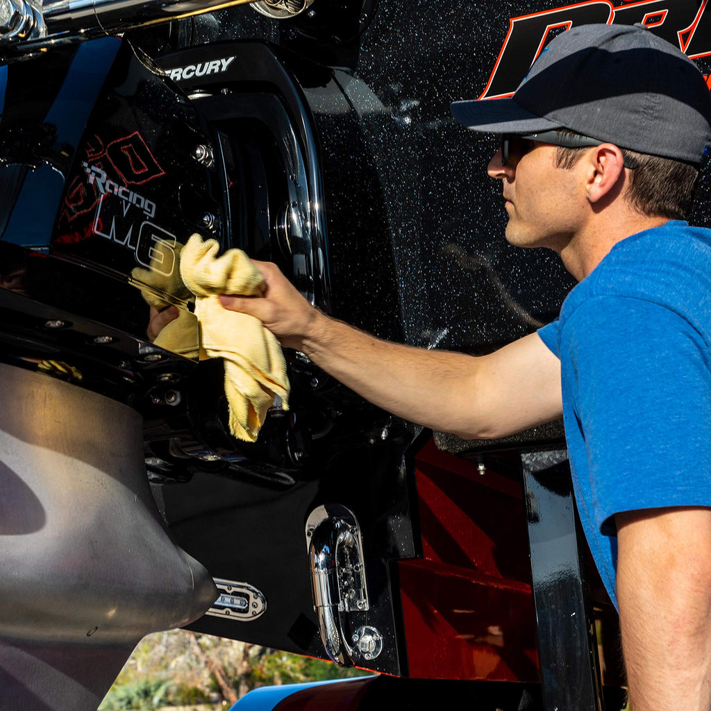 Meguiar's Extreme Marine Multi-Surface Cleaner M180332 - Pro Multi-Surface Cleaner for RV and Marine Detailing, Removes Dirt Grime & Stains from Vinyl, Gel Coat, Non Skid, Carpet and More, 32 Oz Spray