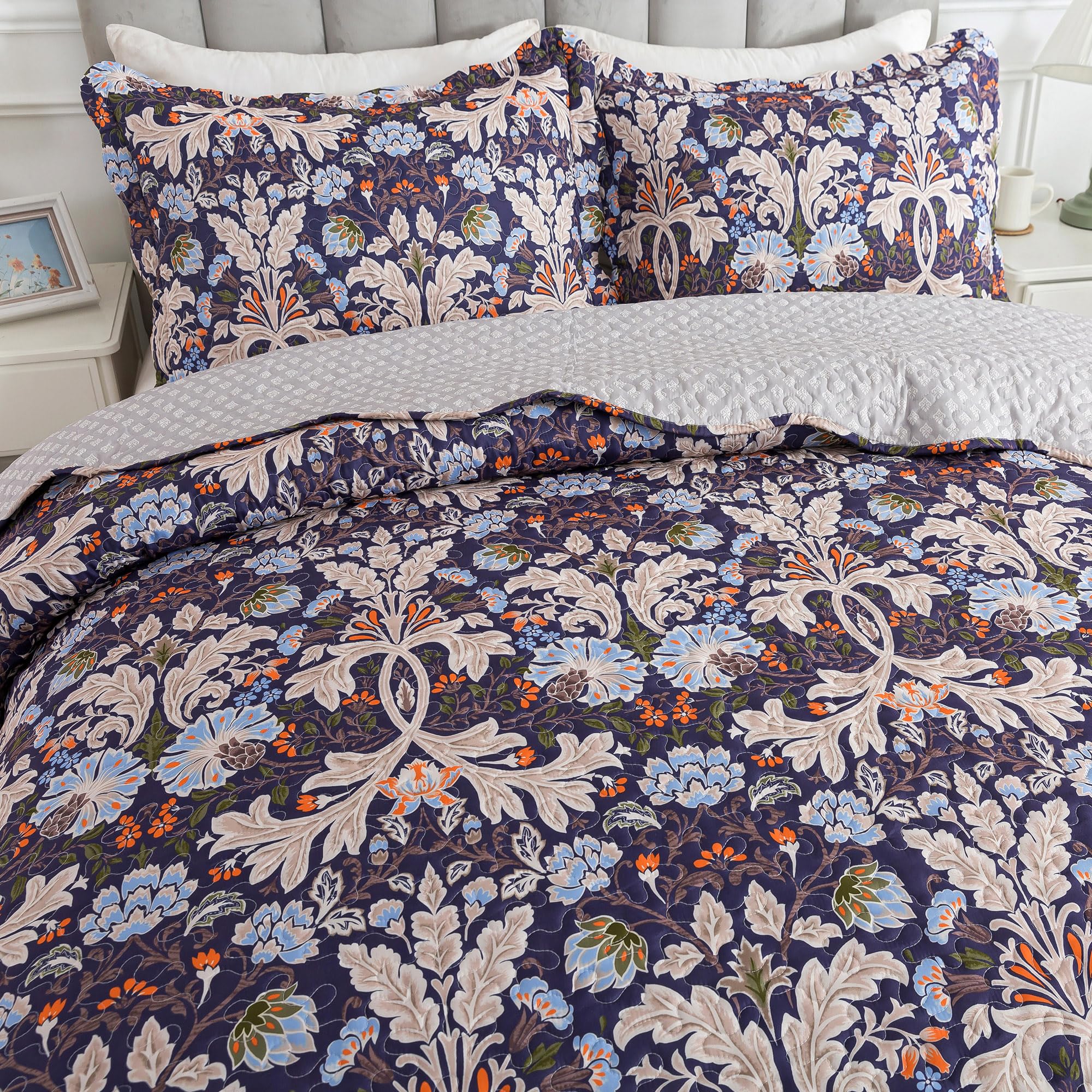 HoneiLife Quilt Sets Twin Size - 2 Piece Microfiber Quilts Reversible Bedspreads Patchwork Coverlets Floral Bedding Set All Season Quilts with Blue and White Porcelain Pattern