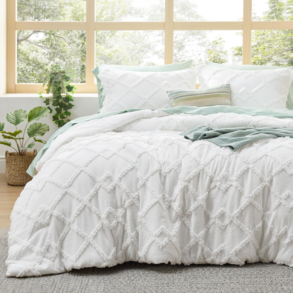 Bedsure Tufted Boho Comforter Set Twin Size - Beige Boho Bed Set, GentleSoft™ 2 Pieces Farmhouse-Style Embroidery Bedding, Gifts for Woman, Soft Jacquard Kids' Twin Comforter for All Seasons