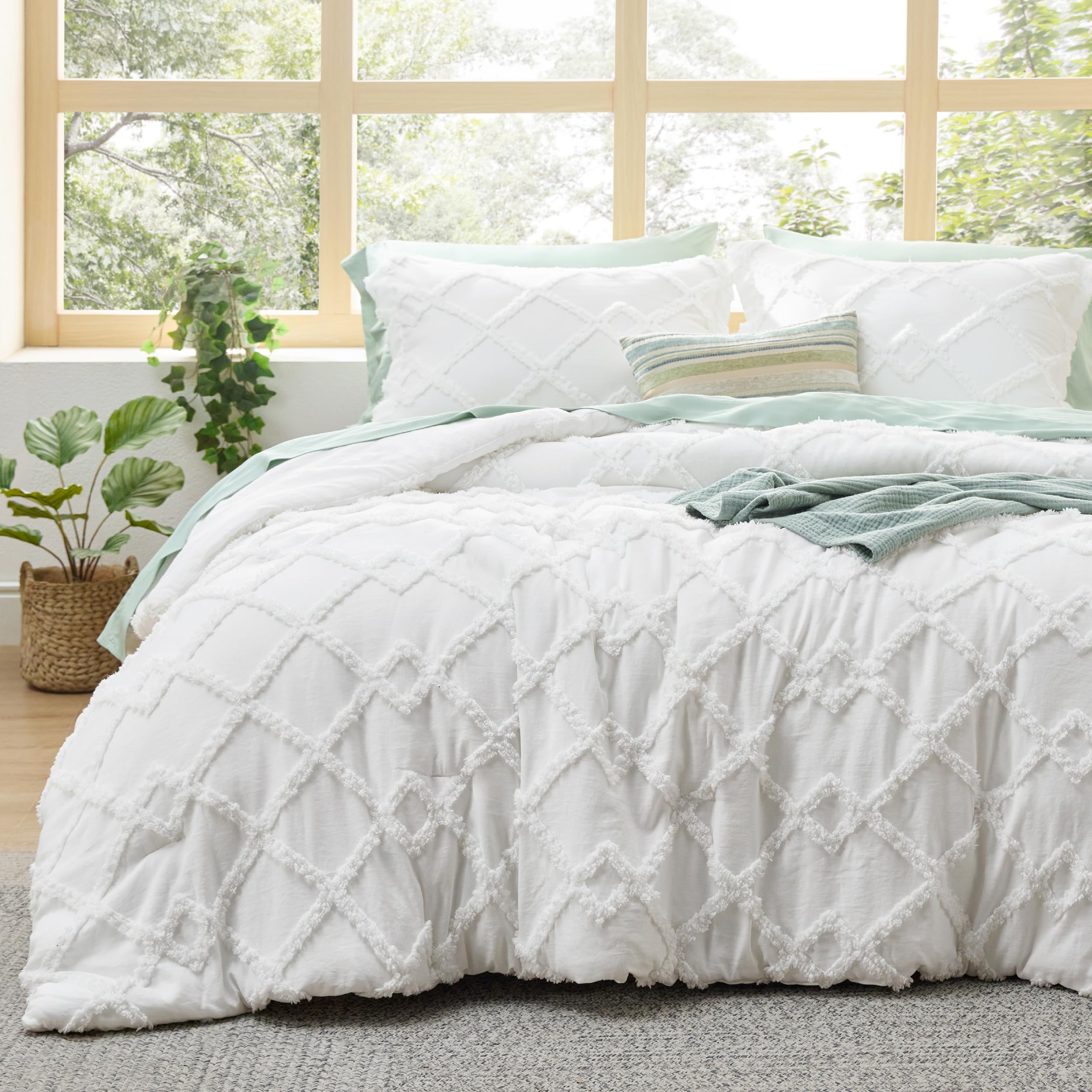 Bedsure Tufted Boho Comforter Set Twin Size - Beige Boho Bed Set, GentleSoft™ 2 Pieces Farmhouse-Style Embroidery Bedding, Gifts for Woman, Soft Jacquard Kids' Twin Comforter for All Seasons