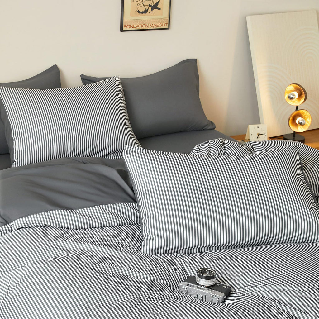 Wake In Cloud - Striped Comforter Set, Ticking Stripe Vertical Pinstripe Neutral Farmhouse Pattern Printed, Soft Lightweight Bedding, 3 Pieces, Blue White, Twin/Twin XL Size