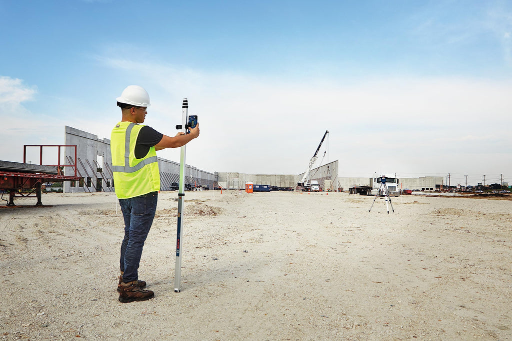 BOSCH LR1 500 Ft Green-Beam Rotary Laser Receiver, Includes Mounting Bracket & 9V Battery
