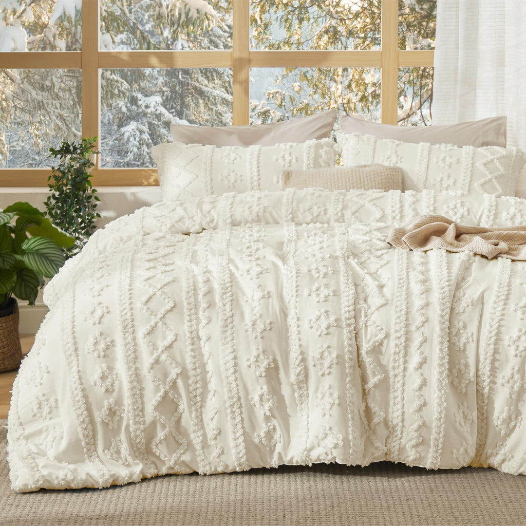 Bedsure Tufted Boho Comforter Set Twin Size - Beige Boho Bed Set, GentleSoft™ 2 Pieces Farmhouse-Style Embroidery Bedding, Gifts for Woman, Soft Jacquard Kids' Twin Comforter for All Seasons