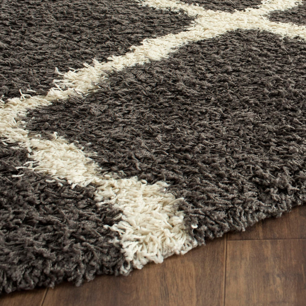 SAFAVIEH Dallas Shag Collection Accent Rug - 2'3" x 4', Beige & Ivory, Trellis Design, Non-Shedding & Easy Care, 1.5-inch Thick Ideal for High Traffic Areas in Entryway, Living Room, Bedroom (SGD257D)