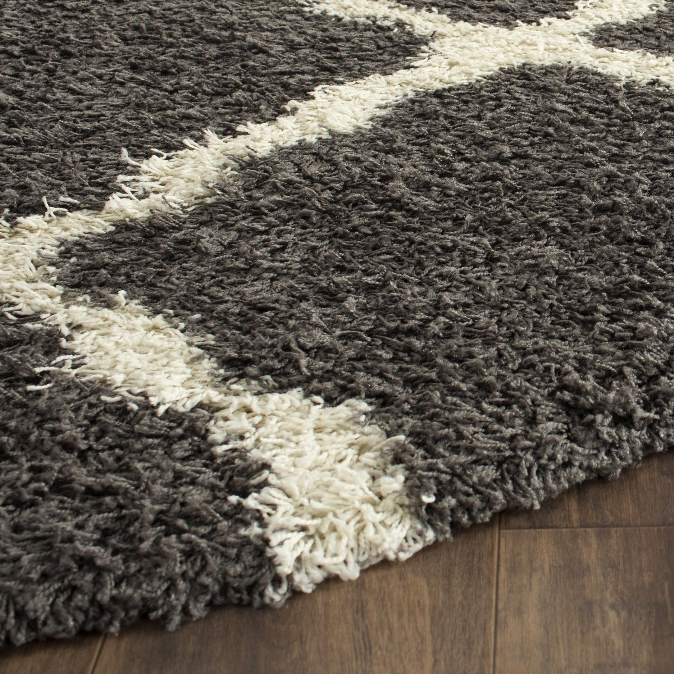 SAFAVIEH Dallas Shag Collection Accent Rug - 2'3" x 4', Beige & Ivory, Trellis Design, Non-Shedding & Easy Care, 1.5-inch Thick Ideal for High Traffic Areas in Entryway, Living Room, Bedroom (SGD257D)