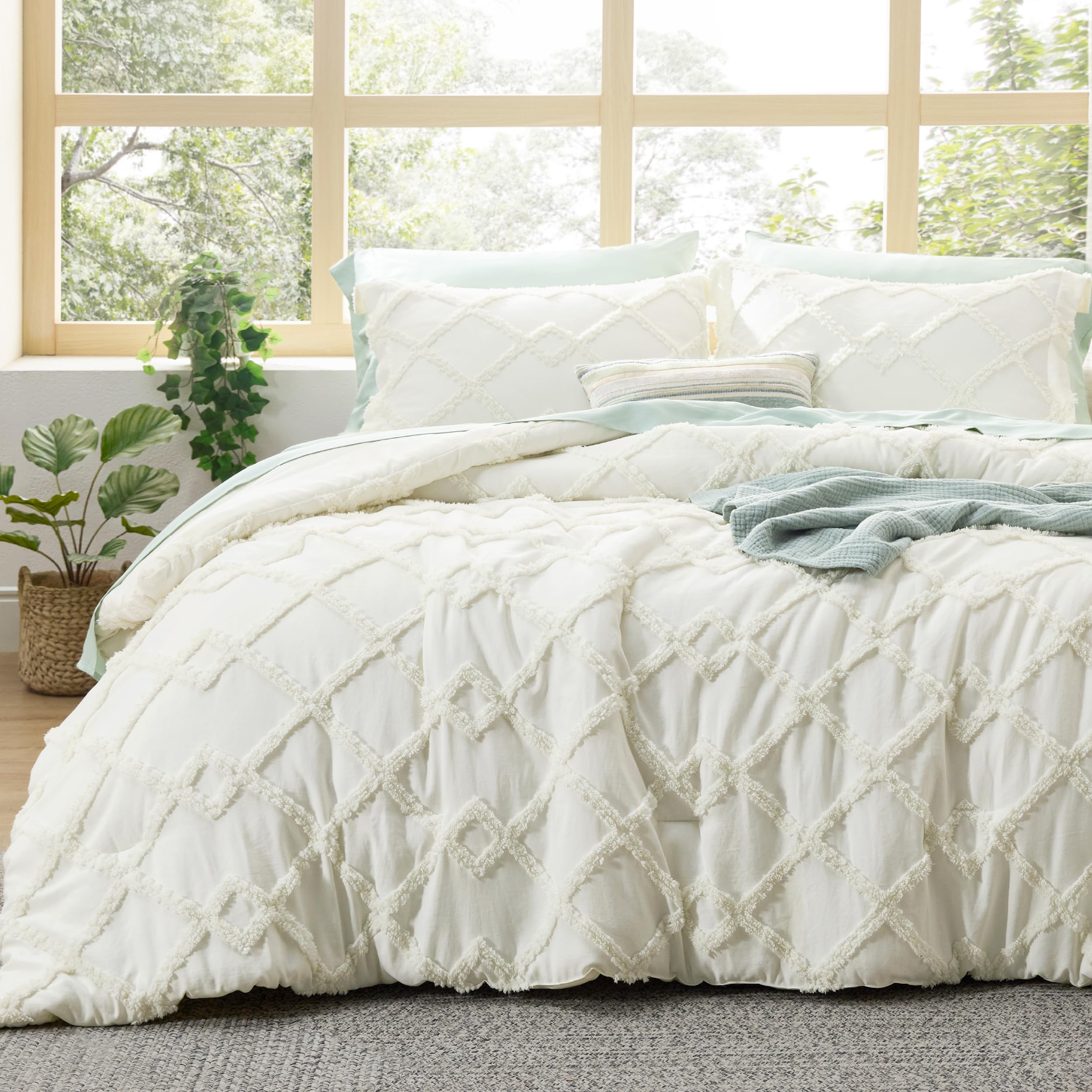 Bedsure Tufted Boho Comforter Set Twin Size - Beige Boho Bed Set, GentleSoft™ 2 Pieces Farmhouse-Style Embroidery Bedding, Gifts for Woman, Soft Jacquard Kids' Twin Comforter for All Seasons