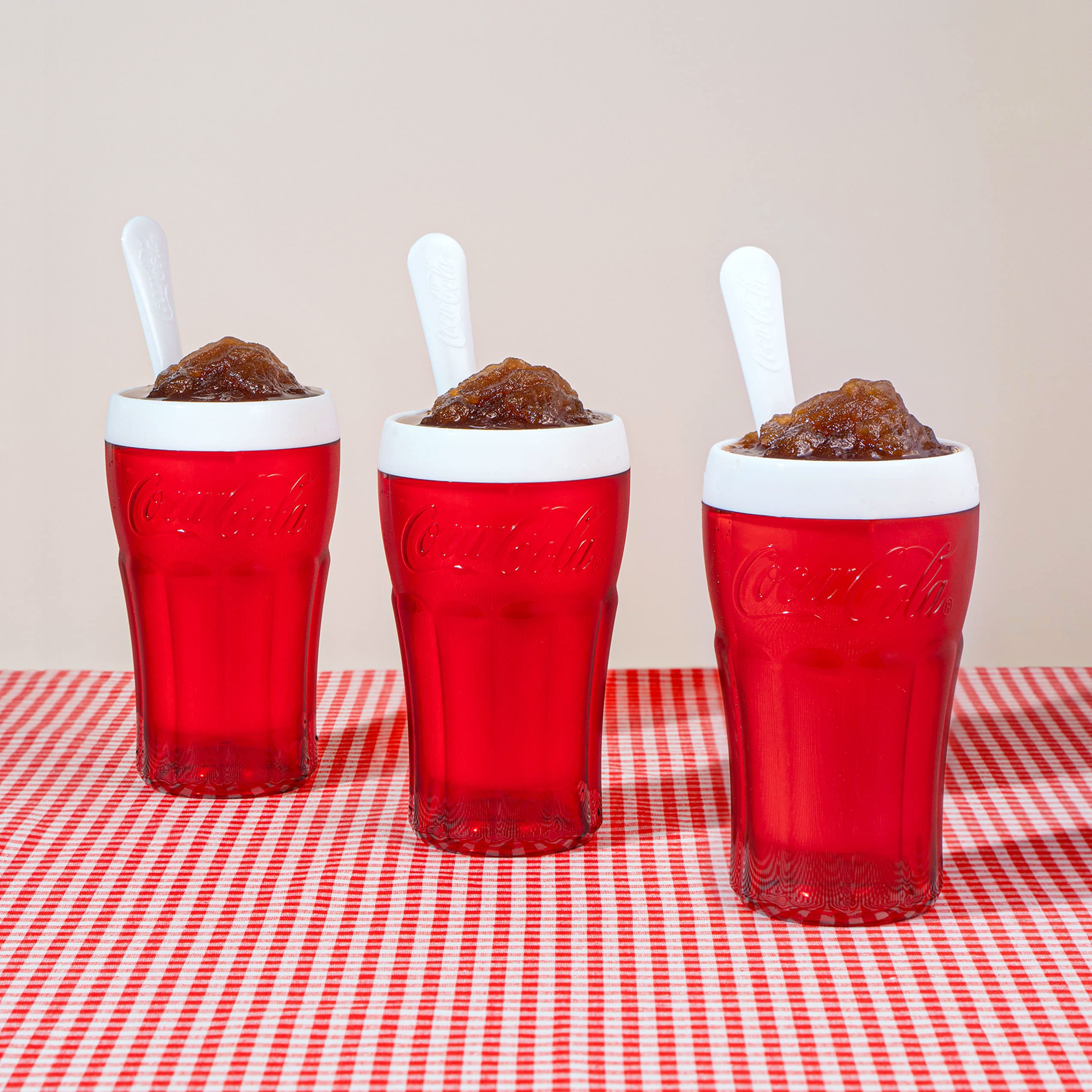 ZOKU Coca-Cola Float & Slushie Maker, Retro Make and Serve Cup with Freezer Core Creates Single-serving Smoothies, Slushies and Milkshakes in Minutes, BPA-free