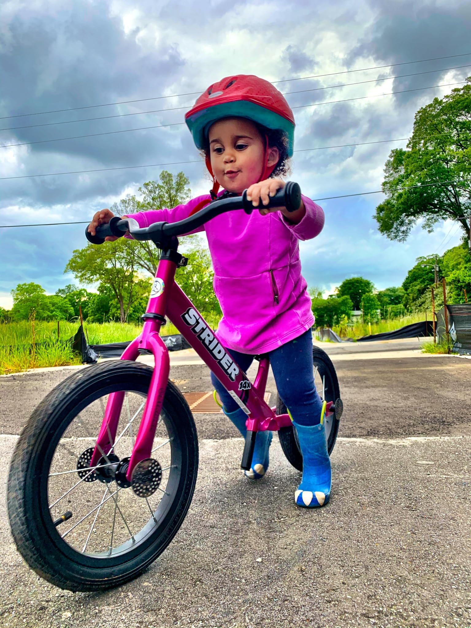 Strider 14x Classic, Balance Bike for Kids 3 to 6 Years - Includes Kid Sized Grips, Padded Seat, Performance Footrest, All-Purpose Tires-Easy Assembly, Tool-Free Adjustments
