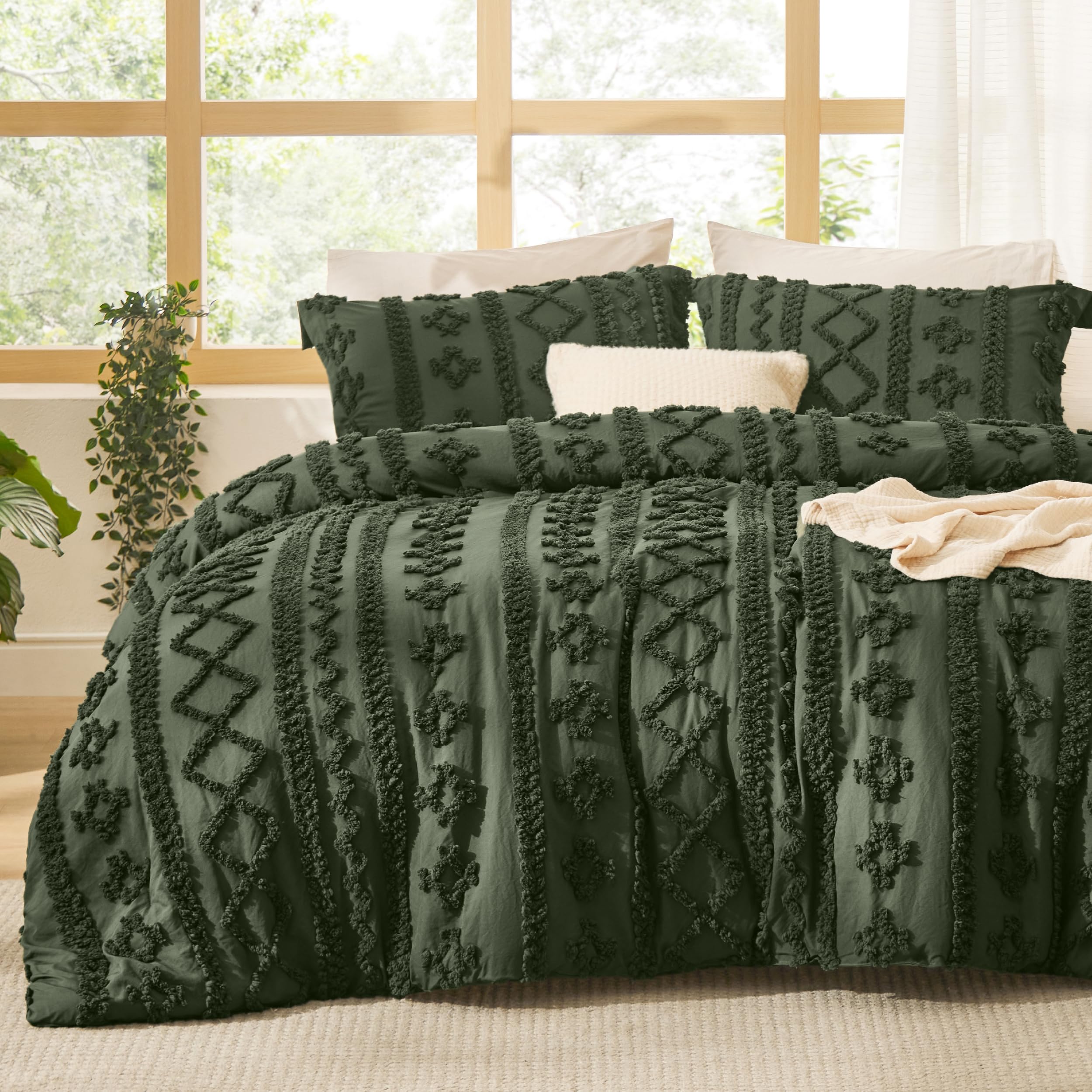 Bedsure Tufted Boho Comforter Set Twin Size - Beige Boho Bed Set, GentleSoft™ 2 Pieces Farmhouse-Style Embroidery Bedding, Gifts for Woman, Soft Jacquard Kids' Twin Comforter for All Seasons