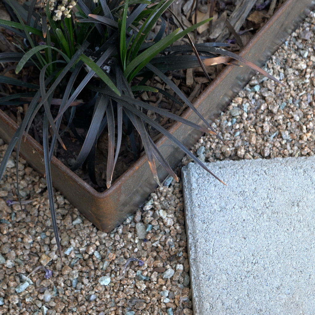 Edge Right - Hammer-in Landscape Edging - 48-inch Strips - 6-inch Depth 1/4-inch Rounded top COR-Ten Steel (5 Pack)