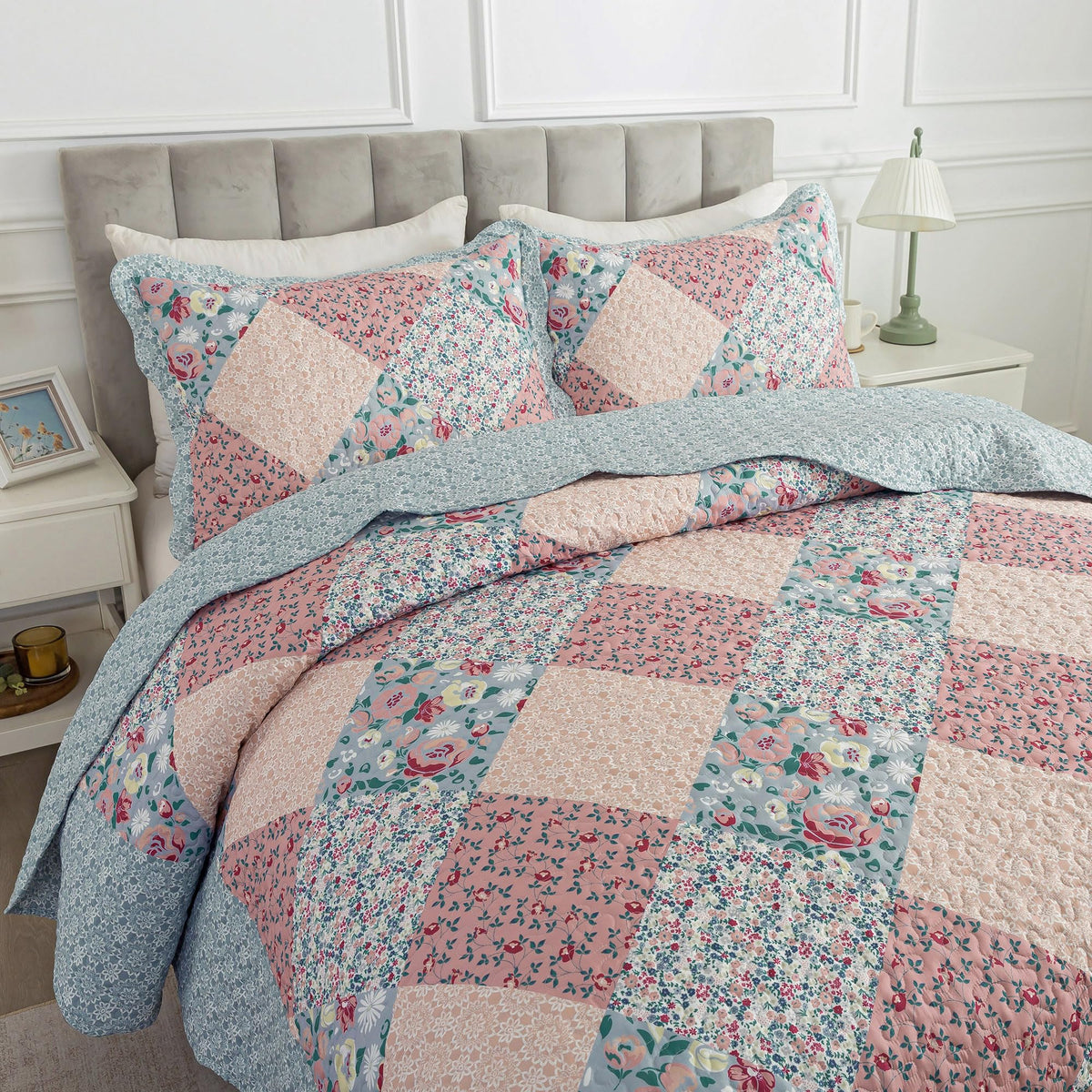 HoneiLife Quilt Sets Twin Size - 2 Piece Microfiber Quilts Reversible Bedspreads Patchwork Coverlets Floral Bedding Set All Season Quilts with Blue and White Porcelain Pattern