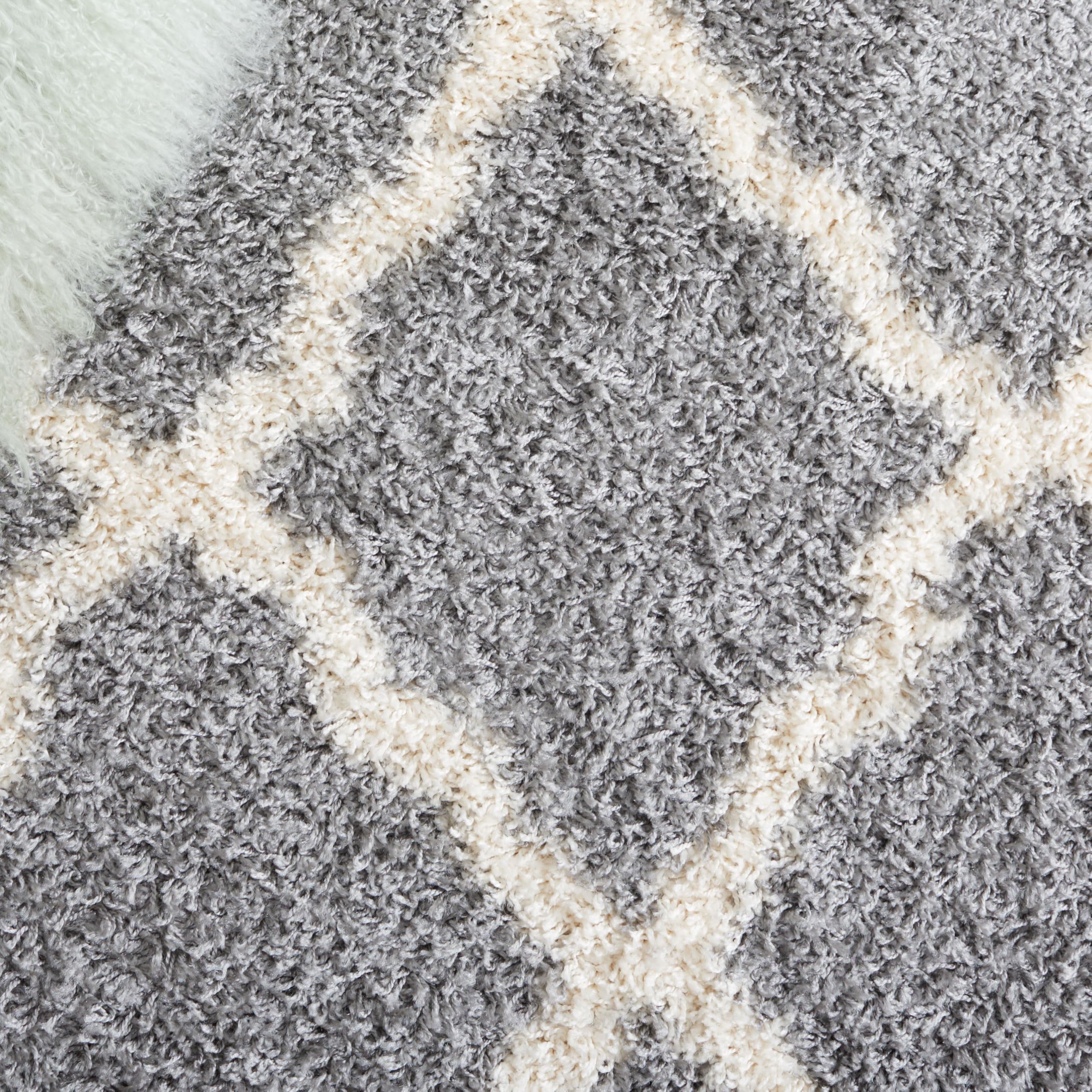 SAFAVIEH Dallas Shag Collection Accent Rug - 2'3" x 4', Beige & Ivory, Trellis Design, Non-Shedding & Easy Care, 1.5-inch Thick Ideal for High Traffic Areas in Entryway, Living Room, Bedroom (SGD257D)