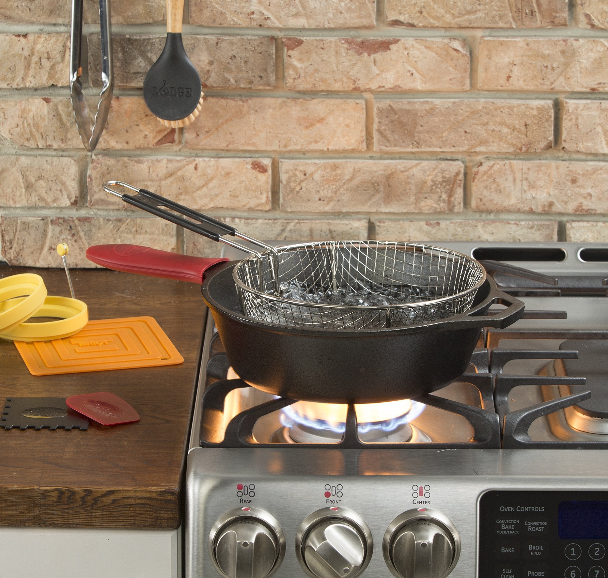 Lodge 3 Quart Pre-Seasoned Cast Iron Deep Skillet - Signature Teardrop Handle & Assist Handle - Use in the Oven, on the Stove or Grill, or Over a Campfire - Use to Sear, Sauté, Bake, Broil, Braise, Fry, or Grill - Black