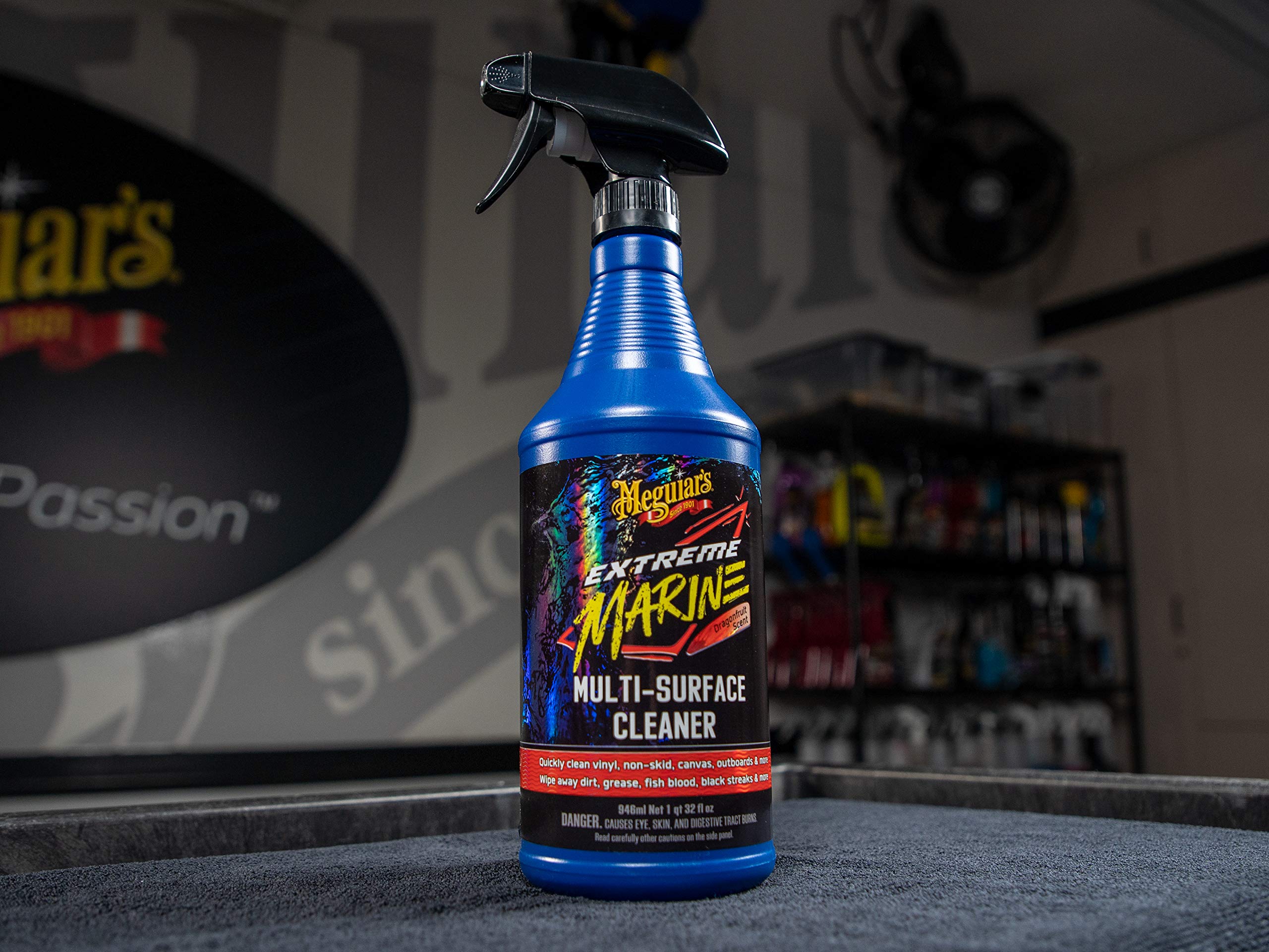 Meguiar's Extreme Marine Multi-Surface Cleaner M180332 - Pro Multi-Surface Cleaner for RV and Marine Detailing, Removes Dirt Grime & Stains from Vinyl, Gel Coat, Non Skid, Carpet and More, 32 Oz Spray