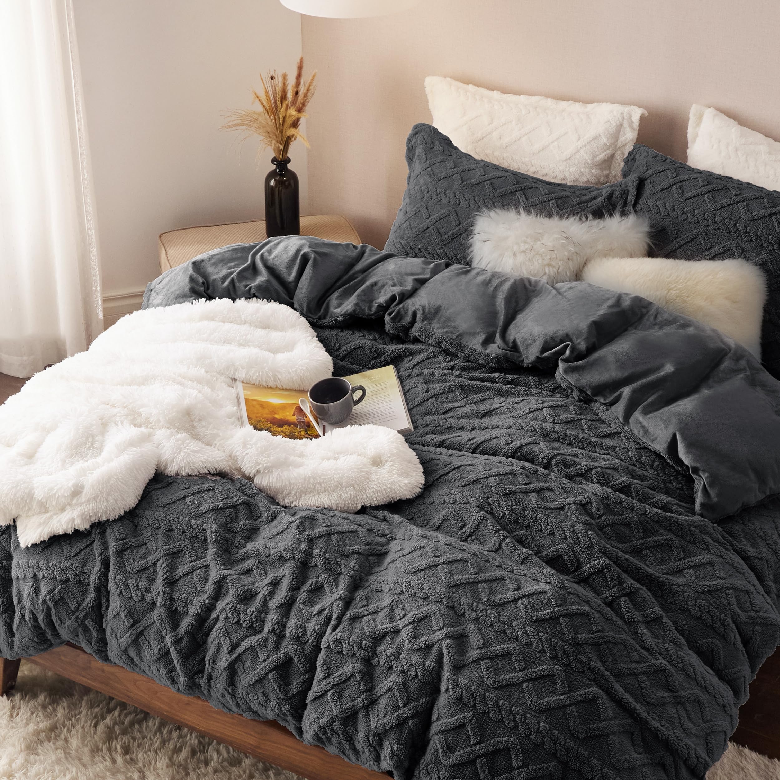 Bedsure Fluffy Flannel Duvet Cover Set - Faux Fur Comforter Cover Queen Size, Gray Warm Plush Bedding for Winter, 3-Piece Set with Zipper Closure (90"x90") and 2 Pillow Shams