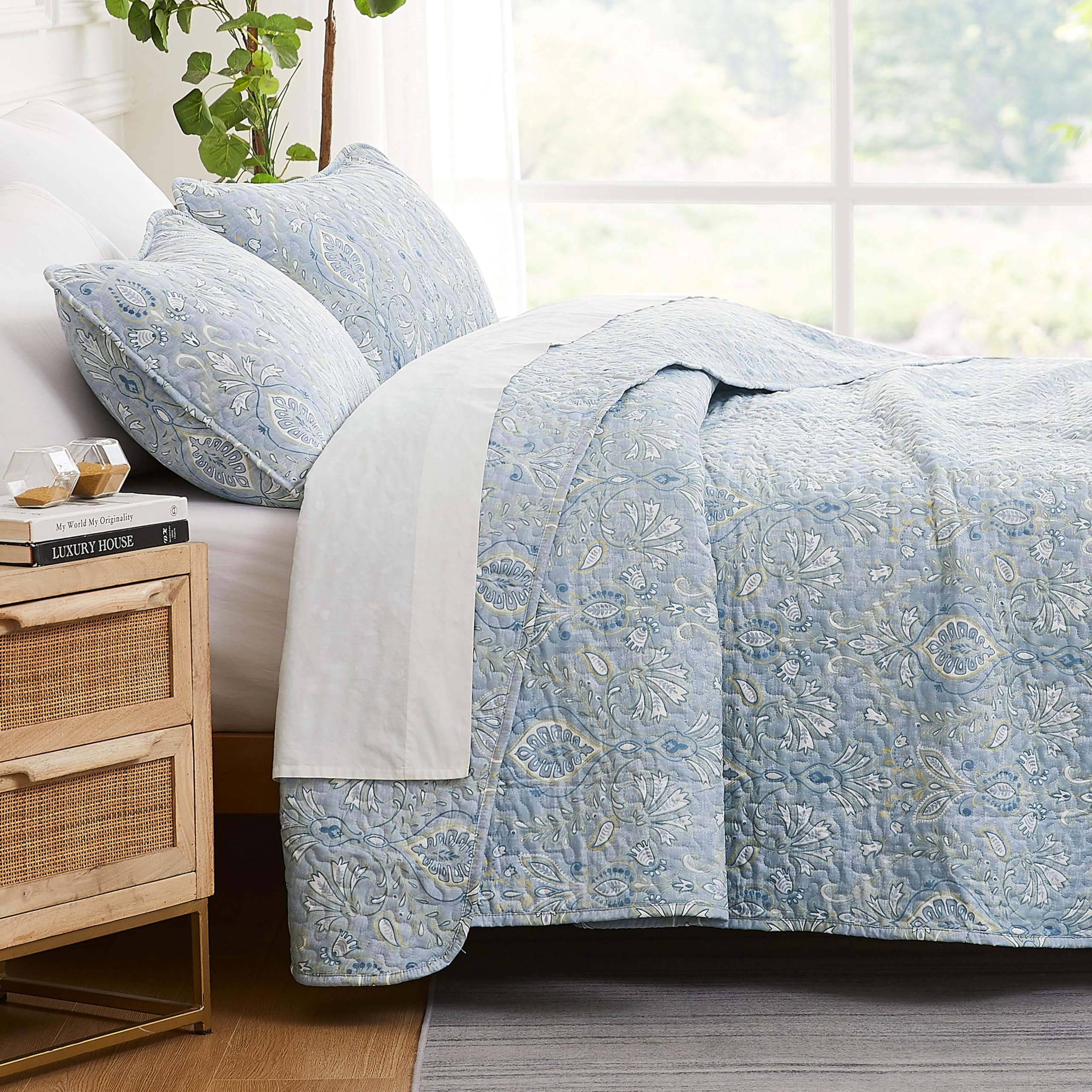 Southshore Fine Living, Inc. XL Twin Quilt Set, Microfiber Quilted Bedspread, White Bedding Twin Coverlet w/Pillow Sham, Pet Hair Resistant Bedding Coverlet Set, Quilted Coverlet, Bright White Quilt