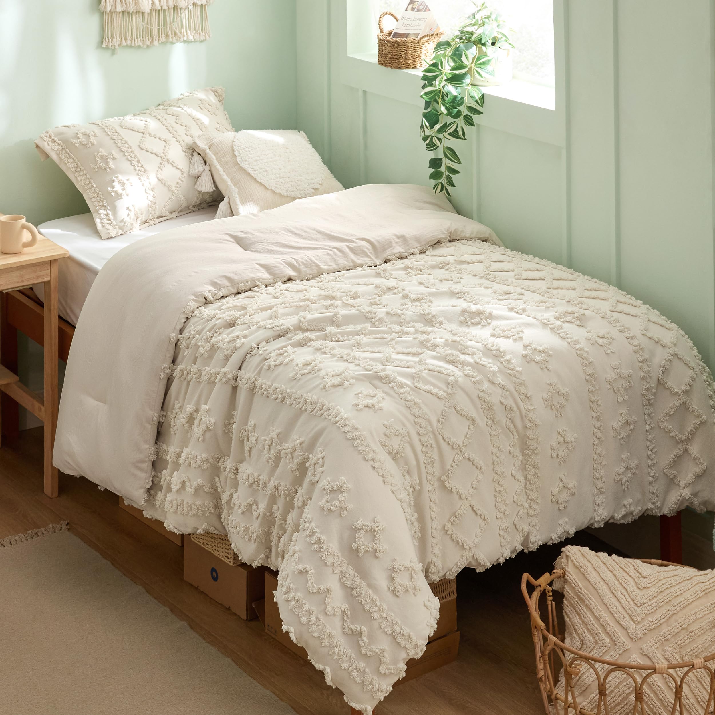 Bedsure Tufted Boho Comforter Set Twin Size - Beige Boho Bed Set, GentleSoft™ 2 Pieces Farmhouse-Style Embroidery Bedding, Gifts for Woman, Soft Jacquard Kids' Twin Comforter for All Seasons