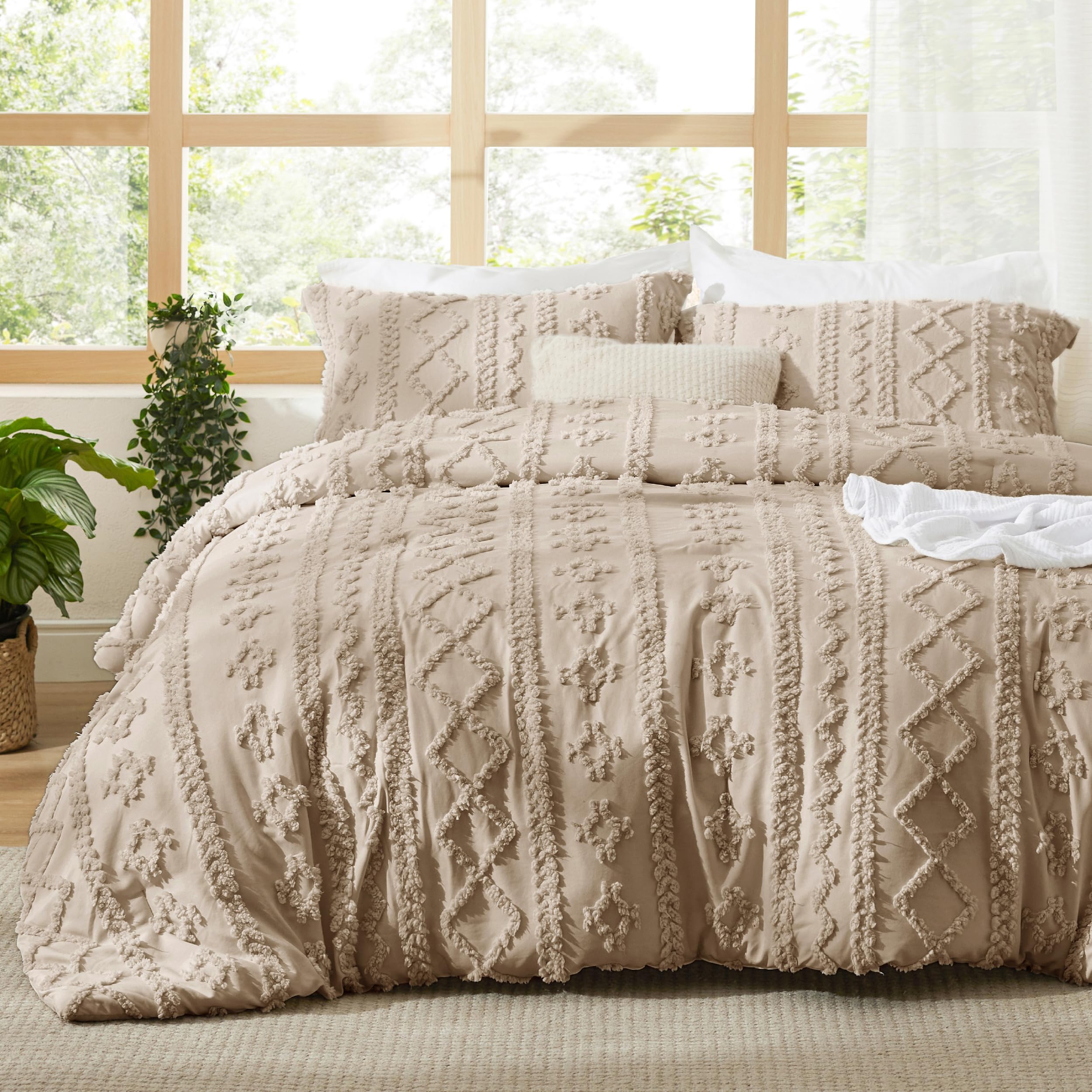 Bedsure Tufted Boho Comforter Set Twin Size - Beige Boho Bed Set, GentleSoft™ 2 Pieces Farmhouse-Style Embroidery Bedding, Gifts for Woman, Soft Jacquard Kids' Twin Comforter for All Seasons