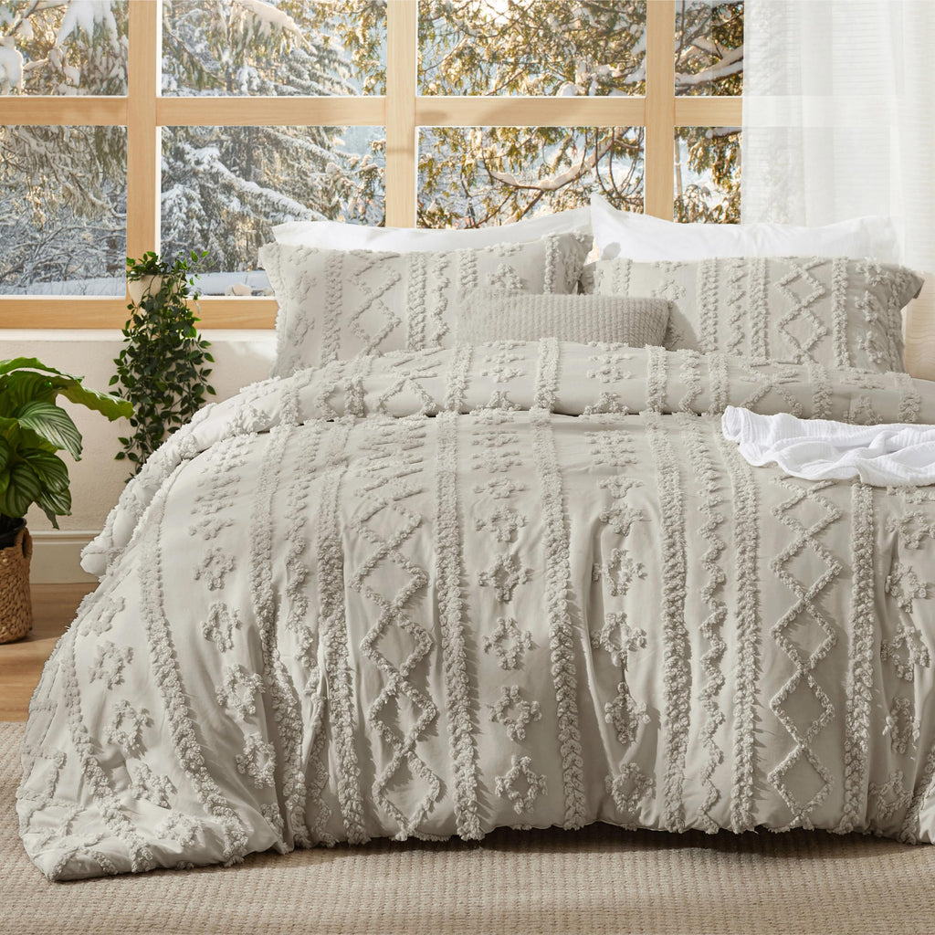 Bedsure Tufted Boho Comforter Set Twin Size - Beige Boho Bed Set, GentleSoft™ 2 Pieces Farmhouse-Style Embroidery Bedding, Gifts for Woman, Soft Jacquard Kids' Twin Comforter for All Seasons