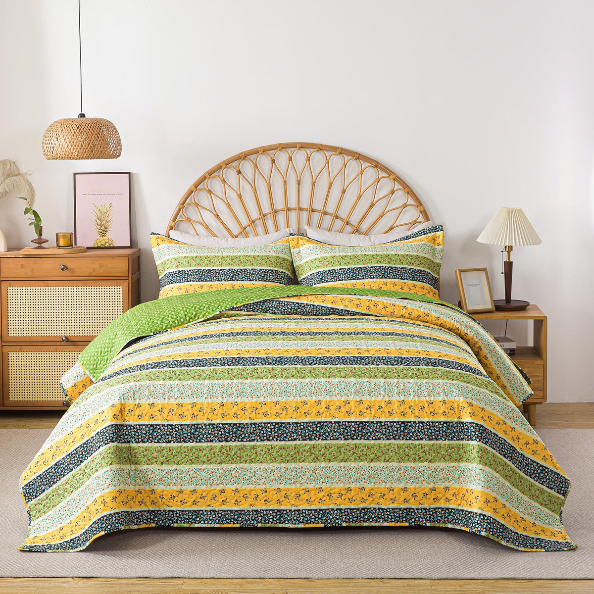 HoneiLife Quilt Sets Twin Size - 2 Piece Microfiber Quilts Reversible Bedspreads Patchwork Coverlets Floral Bedding Set All Season Quilts with Blue and White Porcelain Pattern
