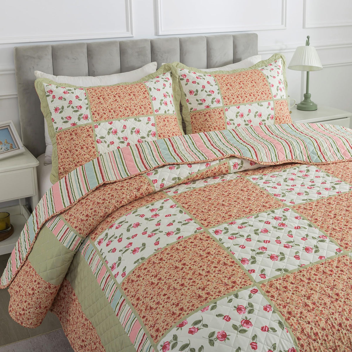 HoneiLife Quilt Sets Twin Size - 2 Piece Microfiber Quilts Reversible Bedspreads Patchwork Coverlets Floral Bedding Set All Season Quilts with Blue and White Porcelain Pattern