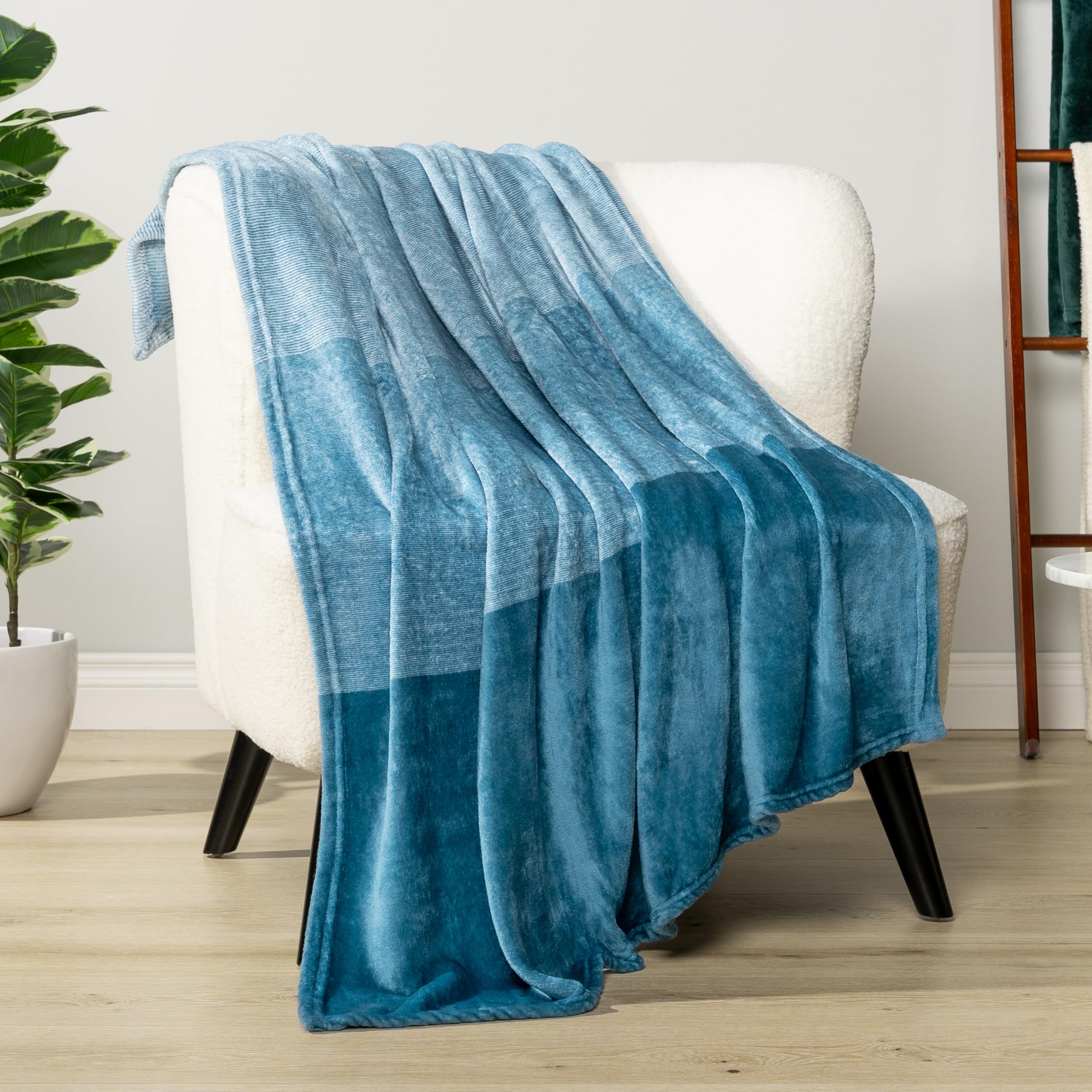 Pavilia Patriotic Blanket - American National Flag Throw Blanket for Sofa Couch Bed, Soft Microfiber Fleece Reversible, USA Military Veteran July 4th Gift - 50 x 60 Inches