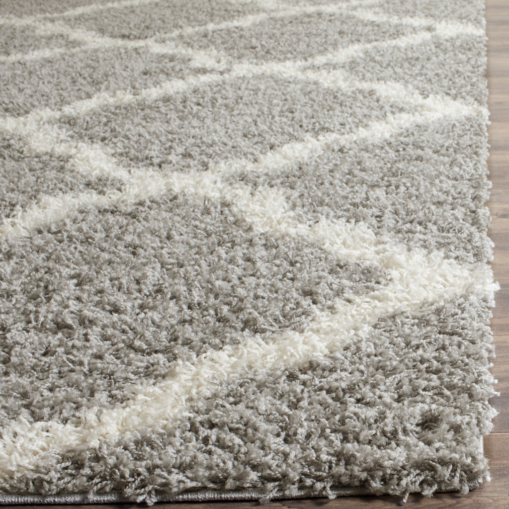 SAFAVIEH Dallas Shag Collection Accent Rug - 2'3" x 4', Beige & Ivory, Trellis Design, Non-Shedding & Easy Care, 1.5-inch Thick Ideal for High Traffic Areas in Entryway, Living Room, Bedroom (SGD257D)