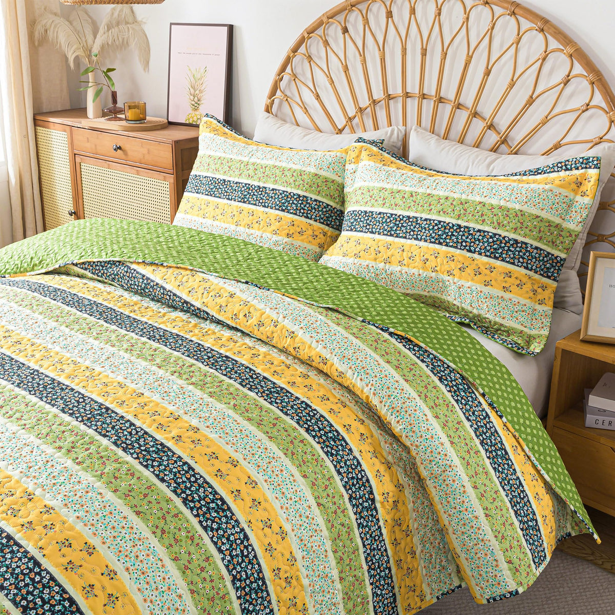HoneiLife Quilt Sets Twin Size - 2 Piece Microfiber Quilts Reversible Bedspreads Patchwork Coverlets Floral Bedding Set All Season Quilts with Blue and White Porcelain Pattern