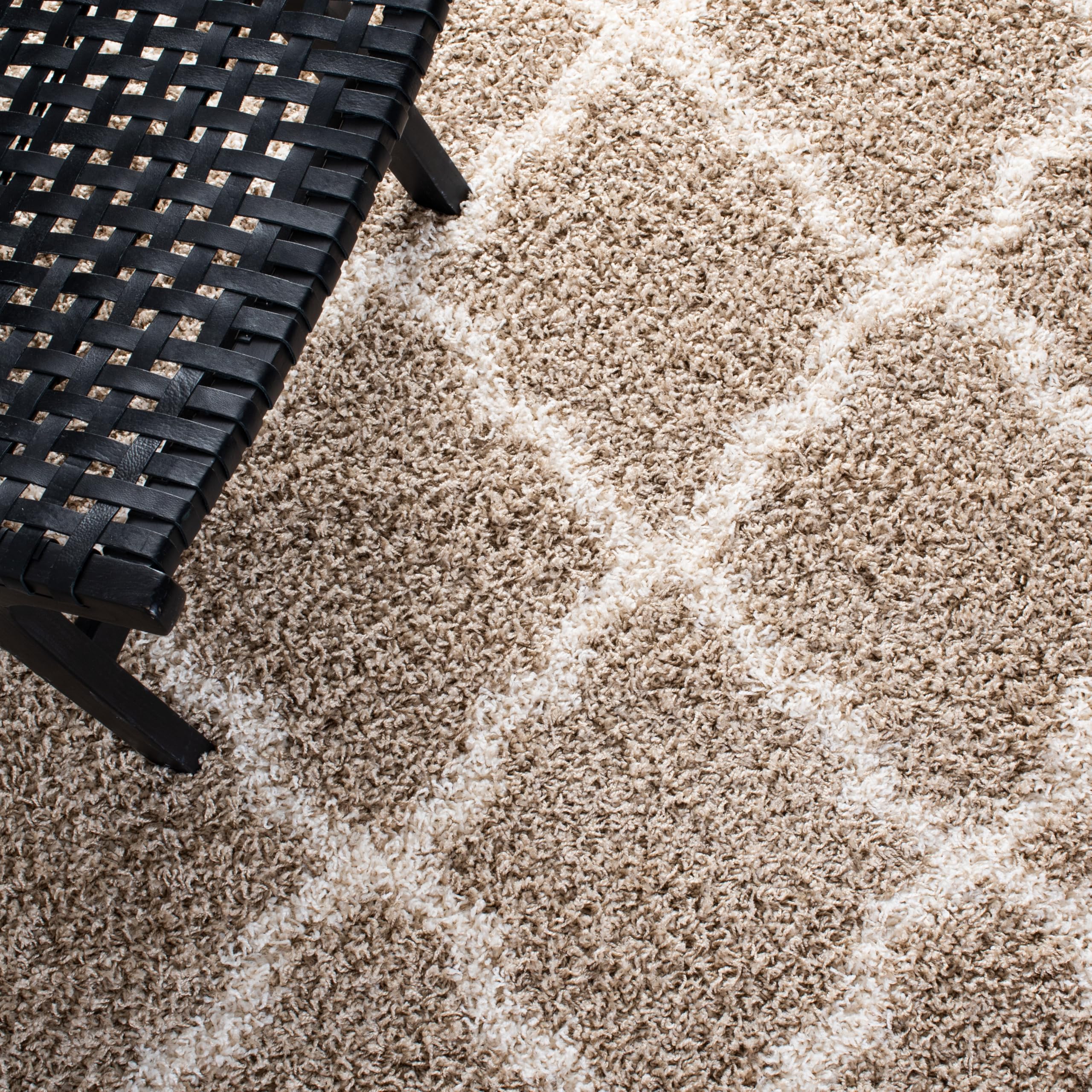 SAFAVIEH Dallas Shag Collection Accent Rug - 2'3" x 4', Beige & Ivory, Trellis Design, Non-Shedding & Easy Care, 1.5-inch Thick Ideal for High Traffic Areas in Entryway, Living Room, Bedroom (SGD257D)