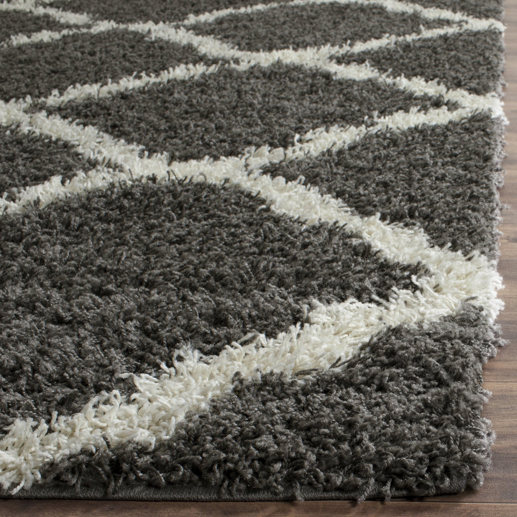 SAFAVIEH Dallas Shag Collection Accent Rug - 2'3" x 4', Beige & Ivory, Trellis Design, Non-Shedding & Easy Care, 1.5-inch Thick Ideal for High Traffic Areas in Entryway, Living Room, Bedroom (SGD257D)